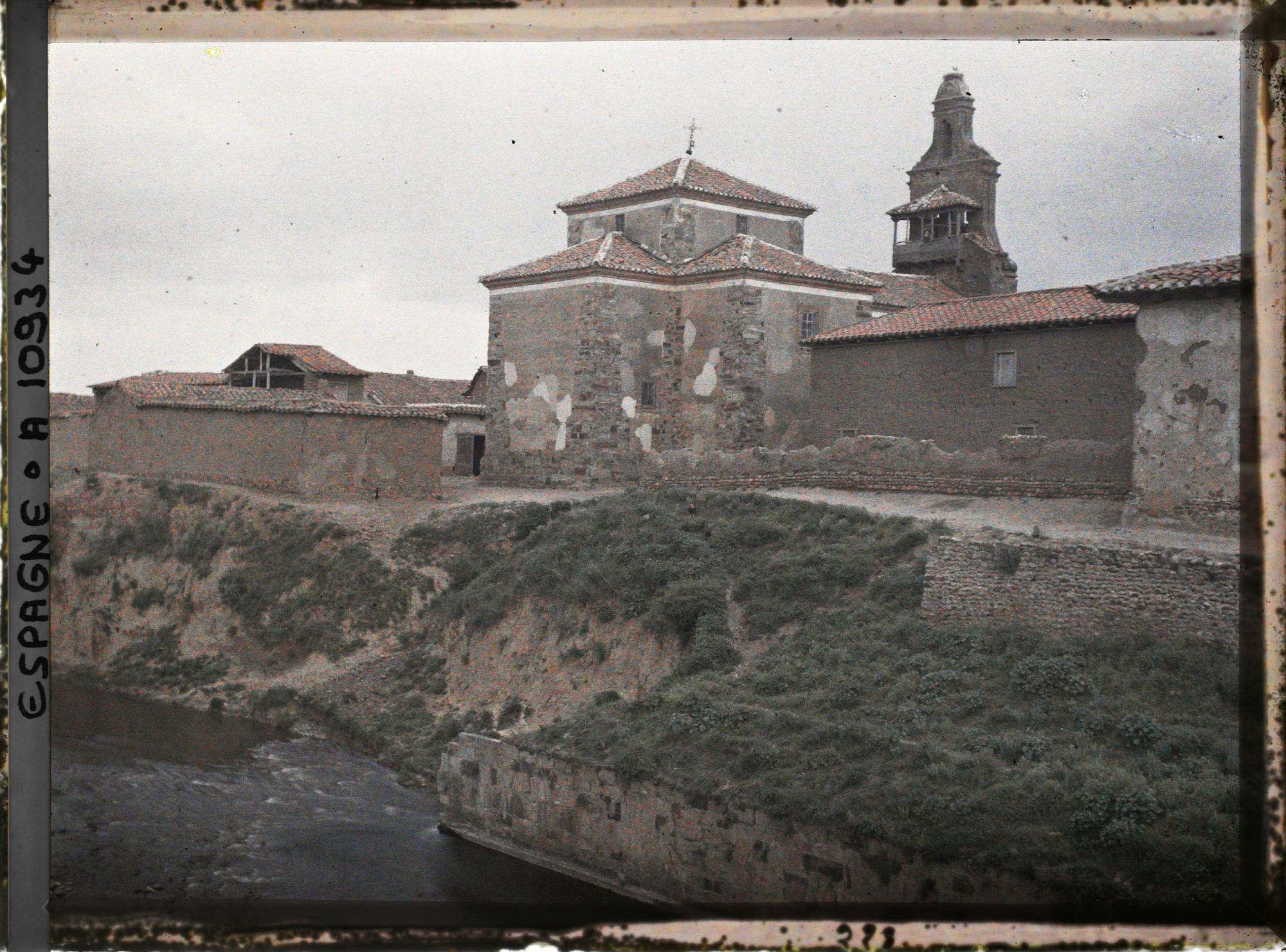 Image représentant Espagne, Près Oviedo, L'ensemble de S Miguel de Lillo (IXe s.)