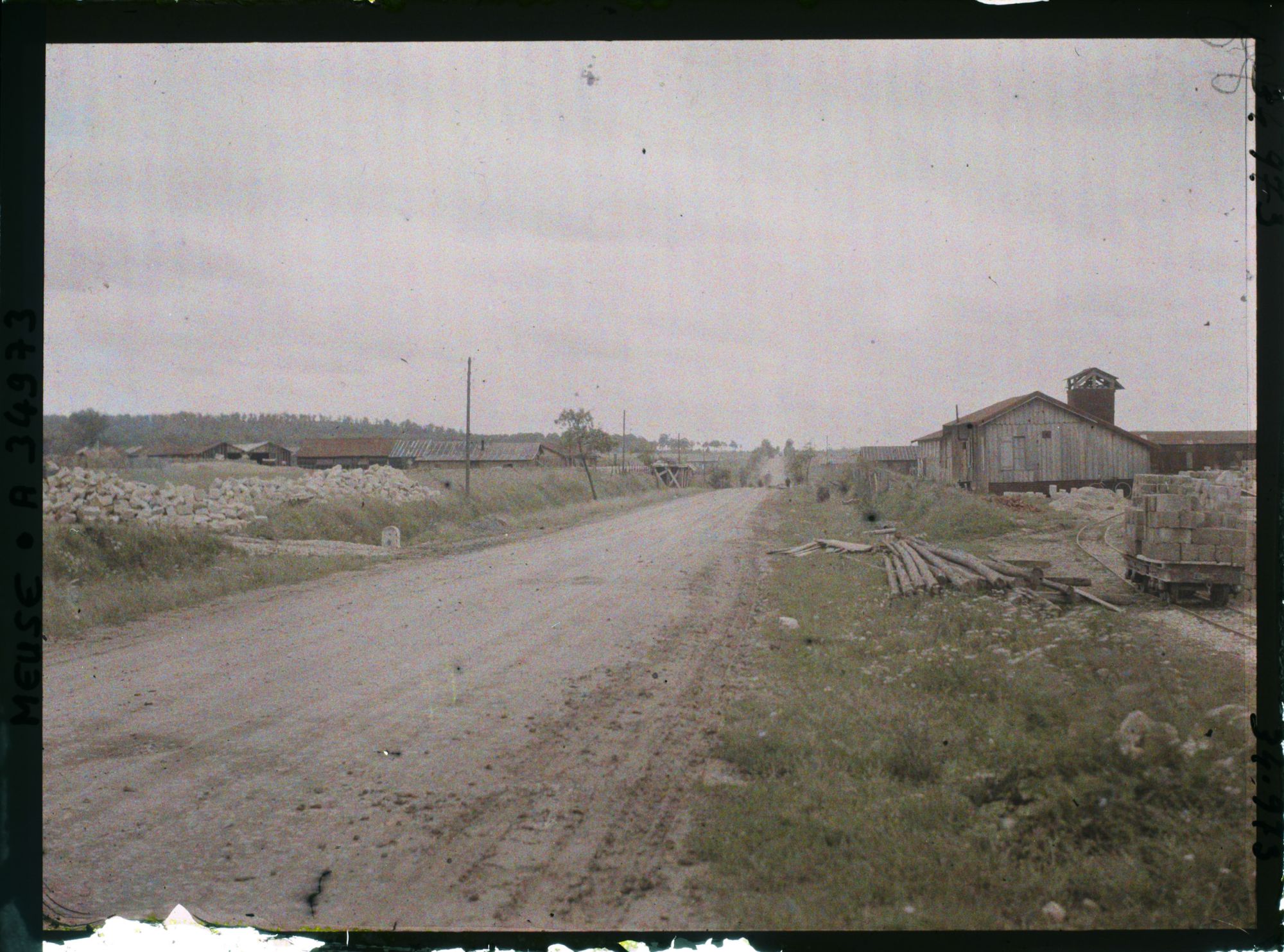 Image représentant France, Boureuil, Reconstruction du nouveau Boureuil prise de la route de Varennes vers Clermont