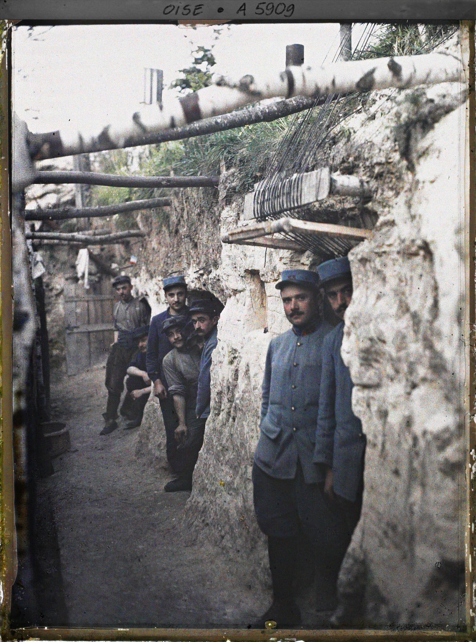 Image représentant Les gourbis des artilleurs creusés sous le rocher à St-Claude