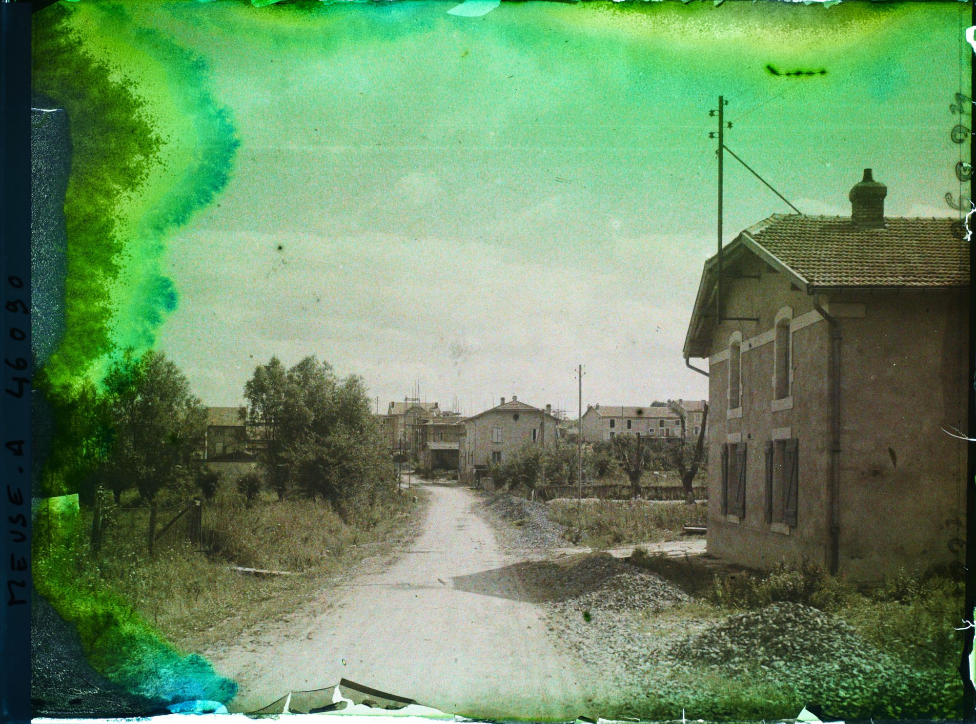 Image représentant France, Eix, Reconstructions à l'entrée du Village