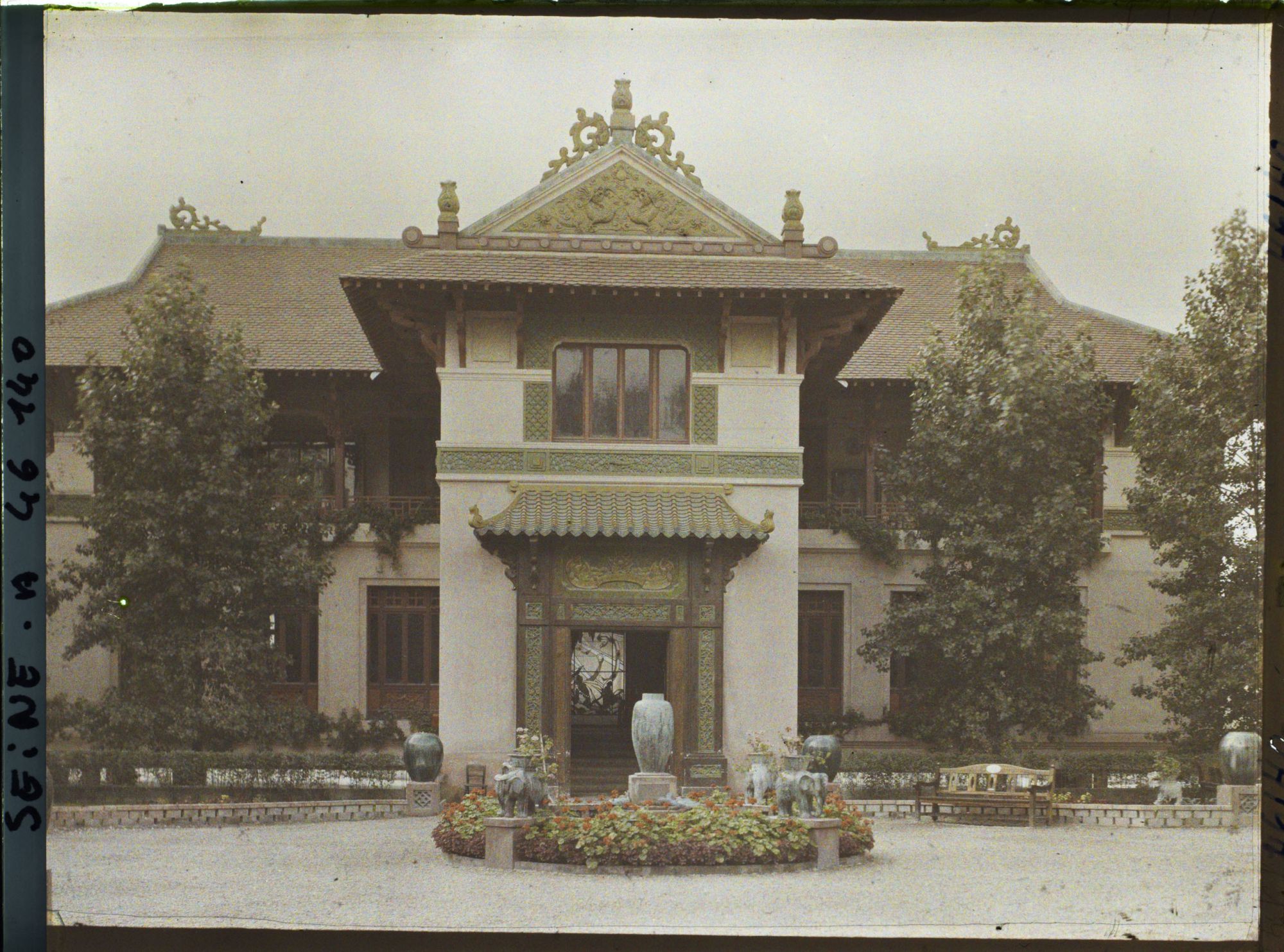 Image représentant L'Exposition des arts décoratifs, Pavillon de l'art colonial français, l'Indochine, entre cours le Albert 1er et les berges de Seine