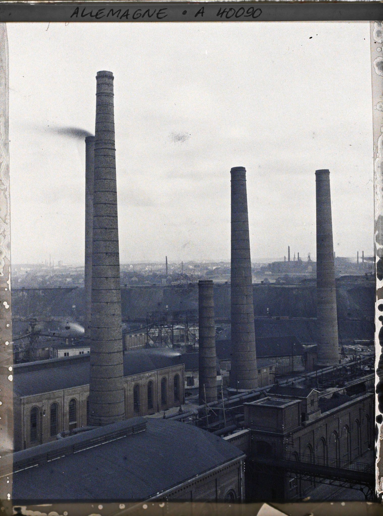 Image représentant Prusse, Gelsenkirchen, Une vue sur les Cheminées de la mine