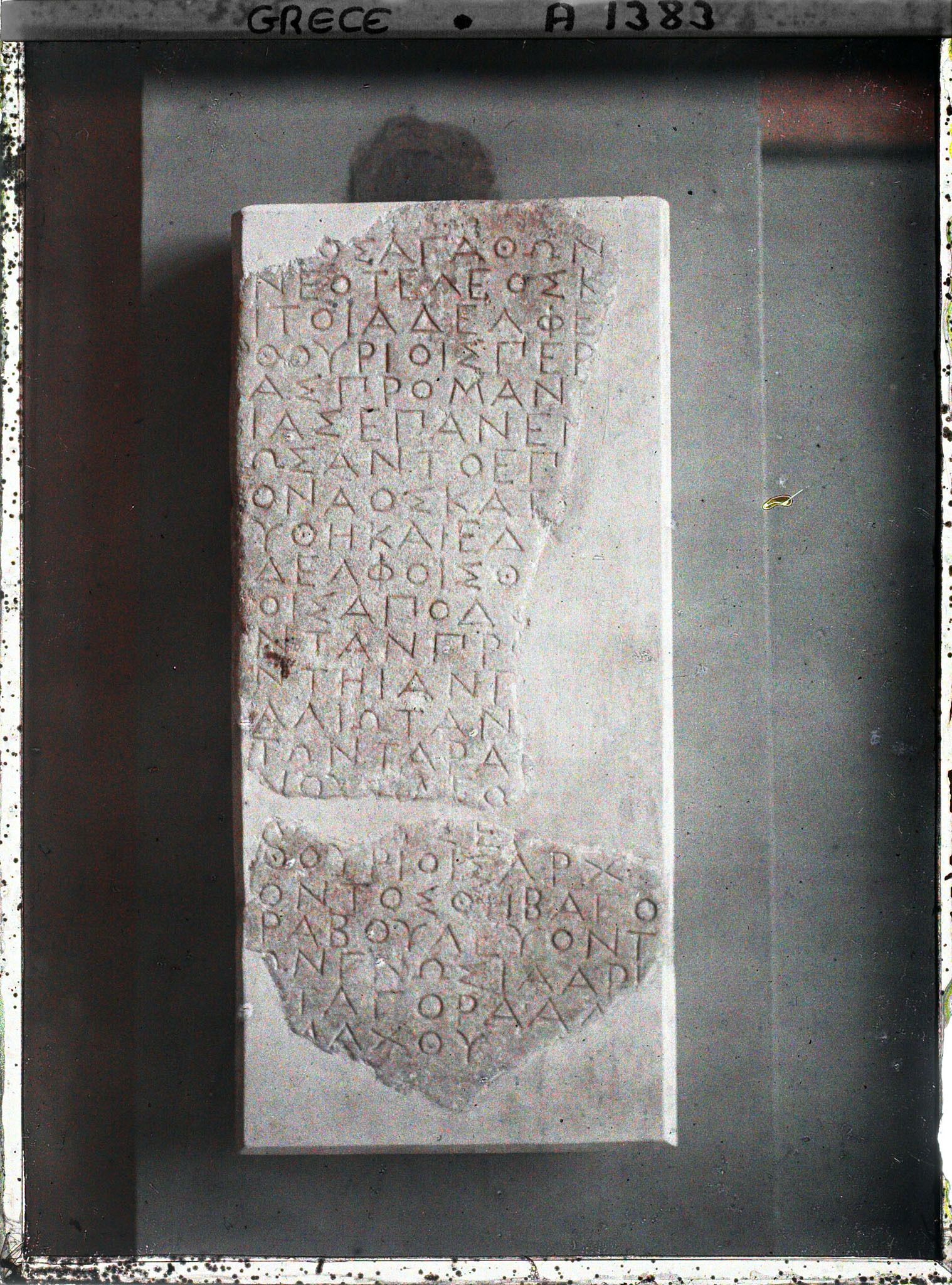 Image représentant Au musée : inscription (dédicace ?), d'un trésor (?) (des Thuriens)