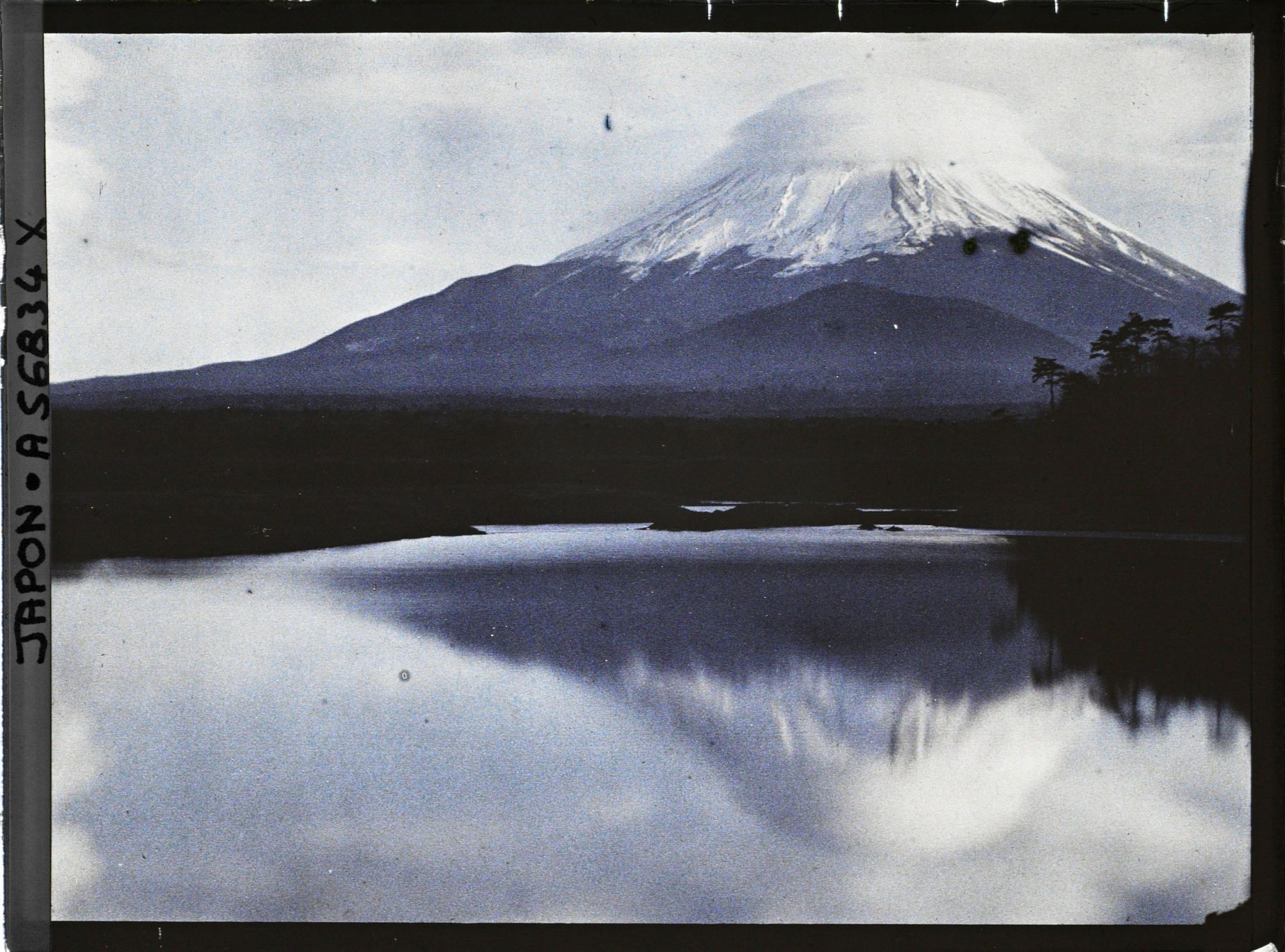 Image représentant Le Mont Fuji (Fuji-san) se reflétant dans le lac Shôji (Shôji-ko)
