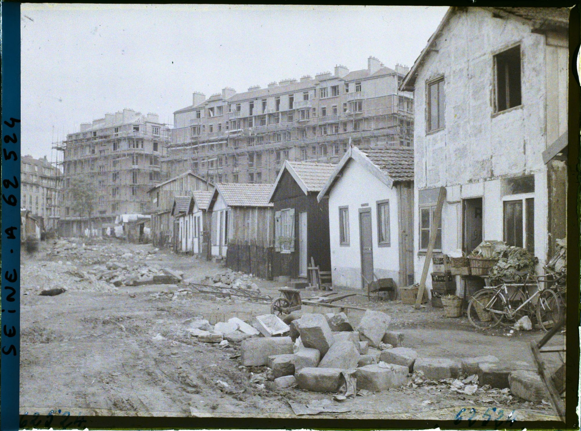 Image représentant Transformation de la " Zone ", à l'emplacement des anciennes fortifications entre les portes de Clignancourt et de Saint-Ouen