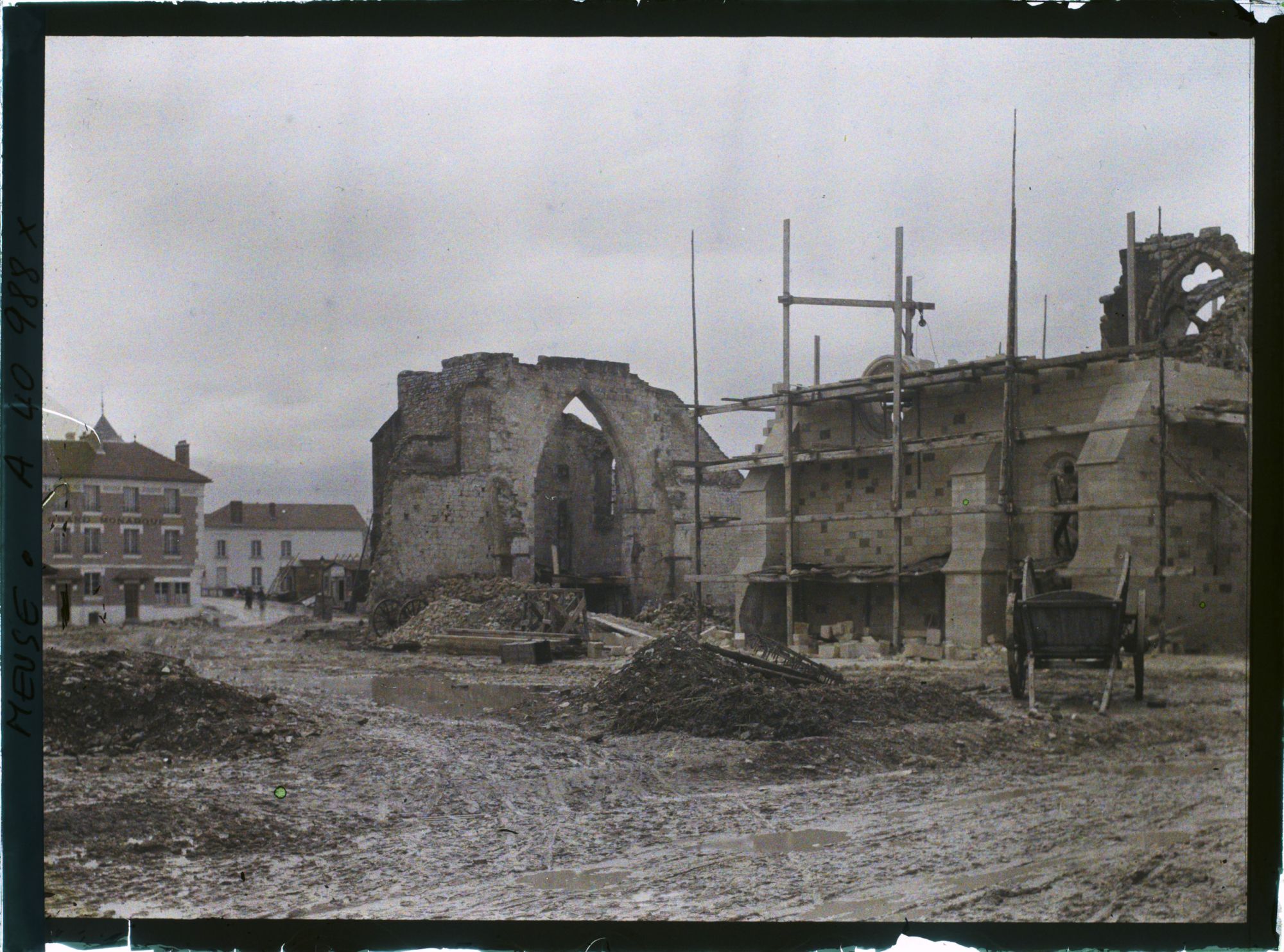 Image représentant France, Varennes, Place de l'Eglise