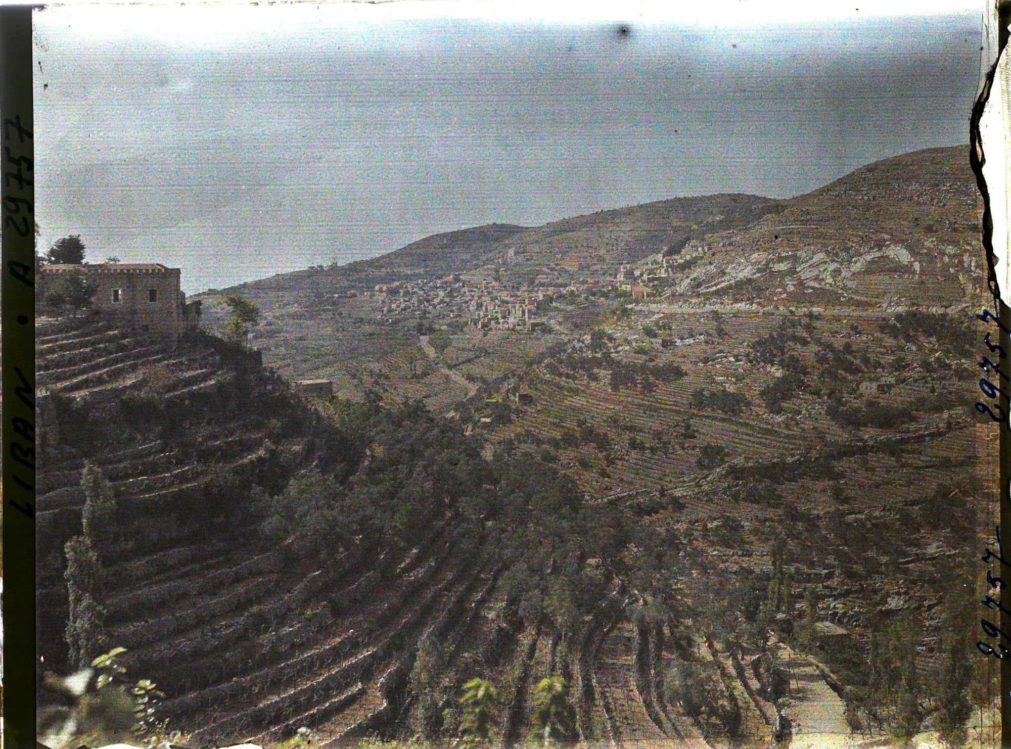 Image représentant Vue générale vers le village de Deir El-qamar