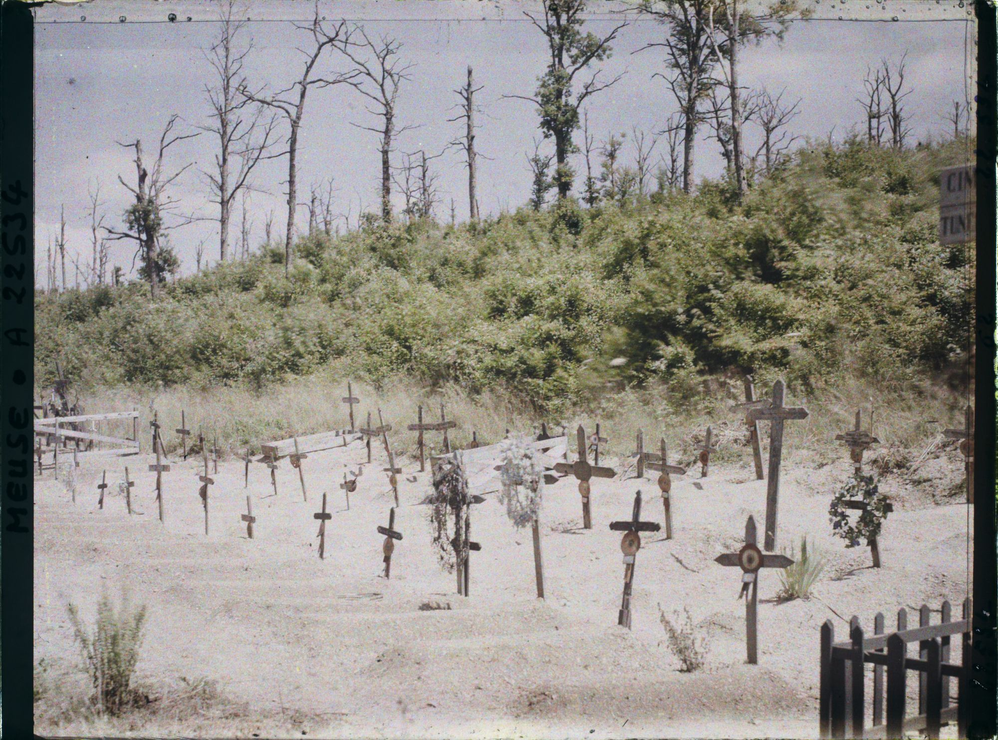 Image représentant France, Fort de Tavanne, Cimetière du tunnel de Tavanne