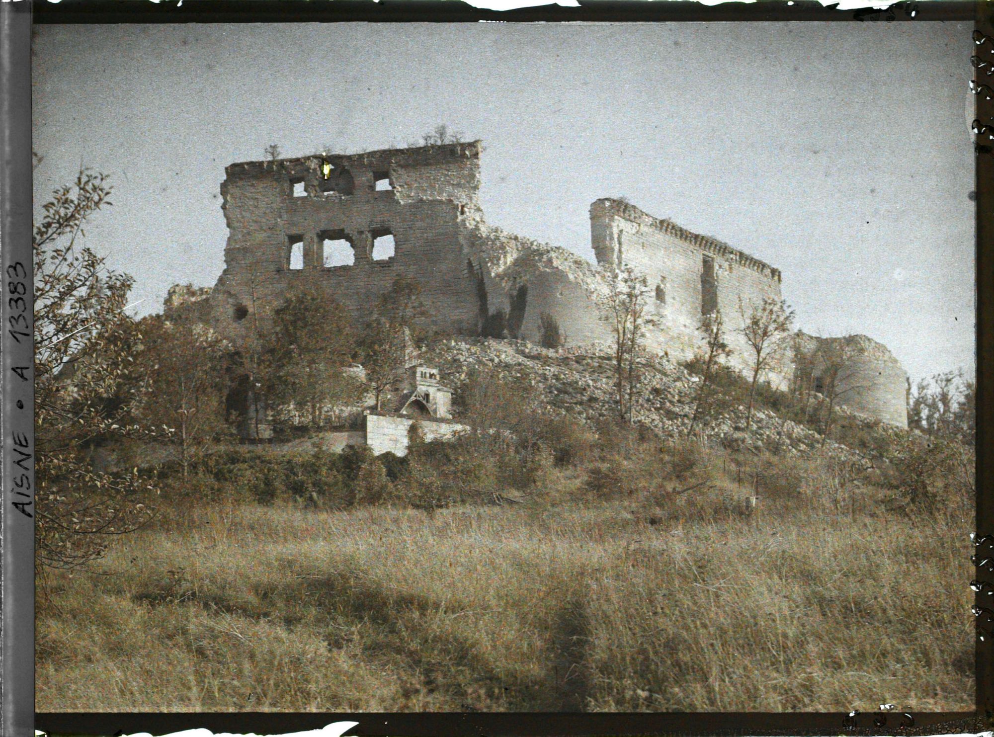 Image représentant France, Coucy le Chau, Ruines du Chau