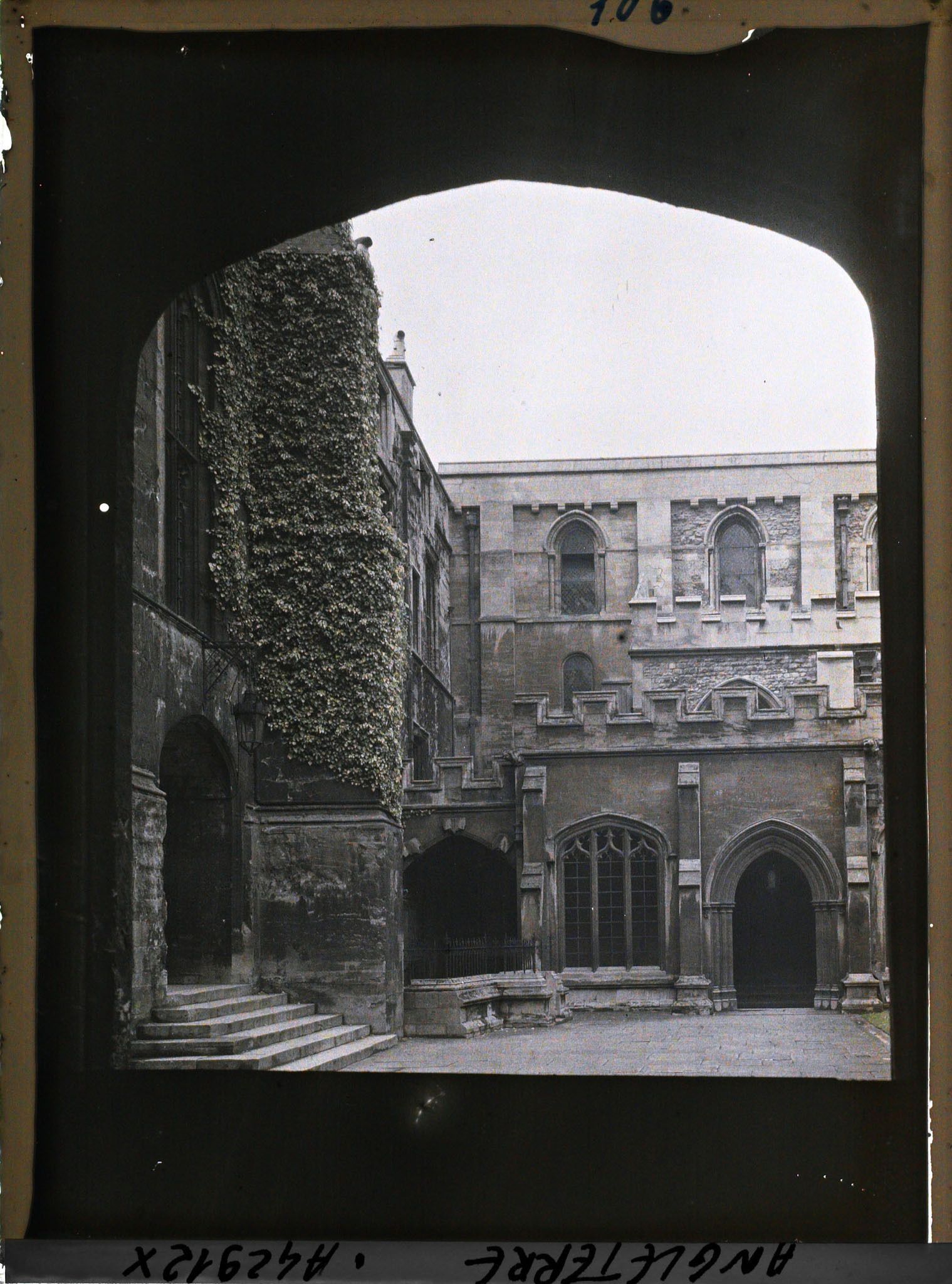 Image représentant Cour du cloître de Christ Church