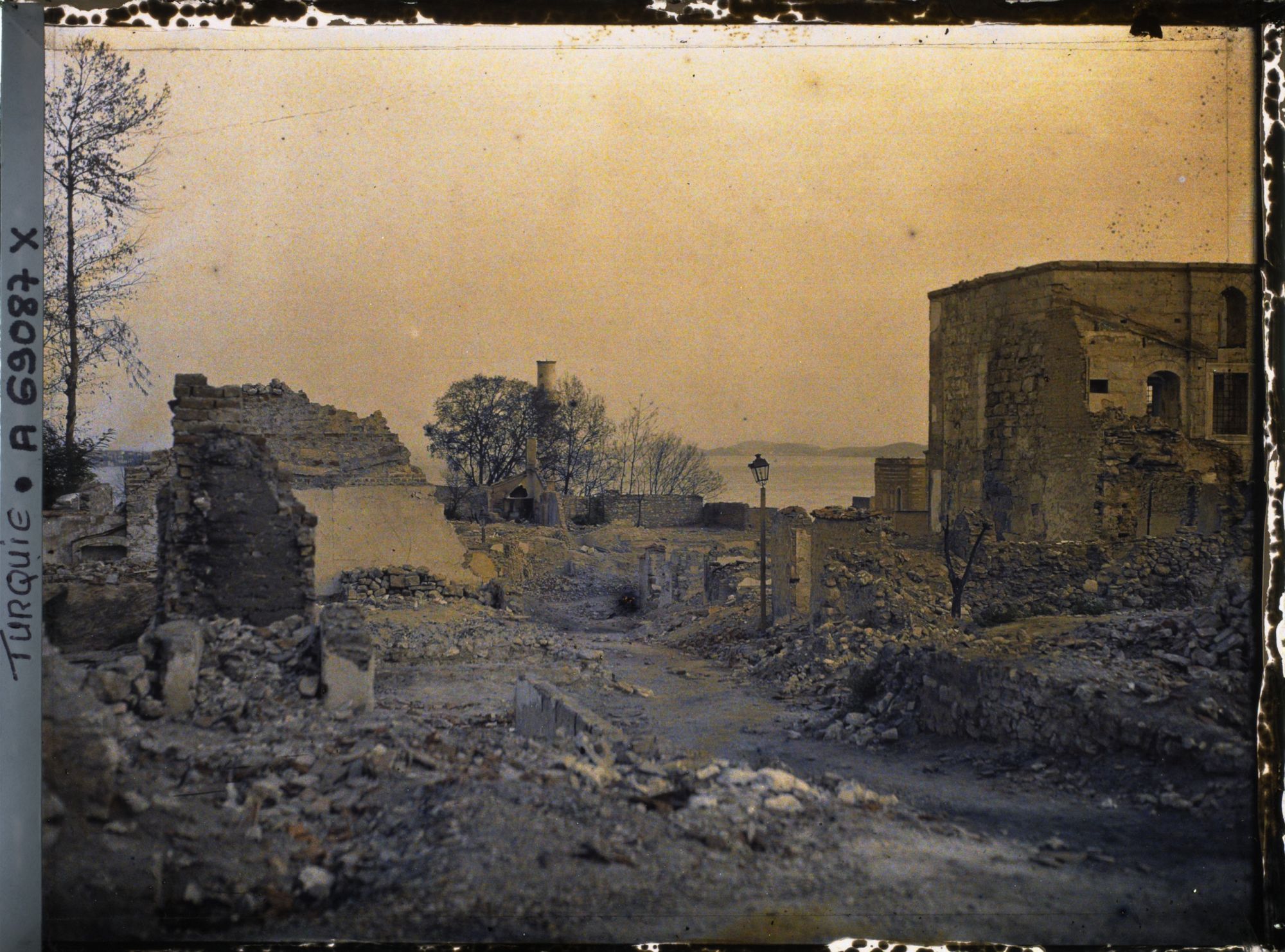 Image représentant Quartier dont certains bâtiments ont été endommagés par un incendie