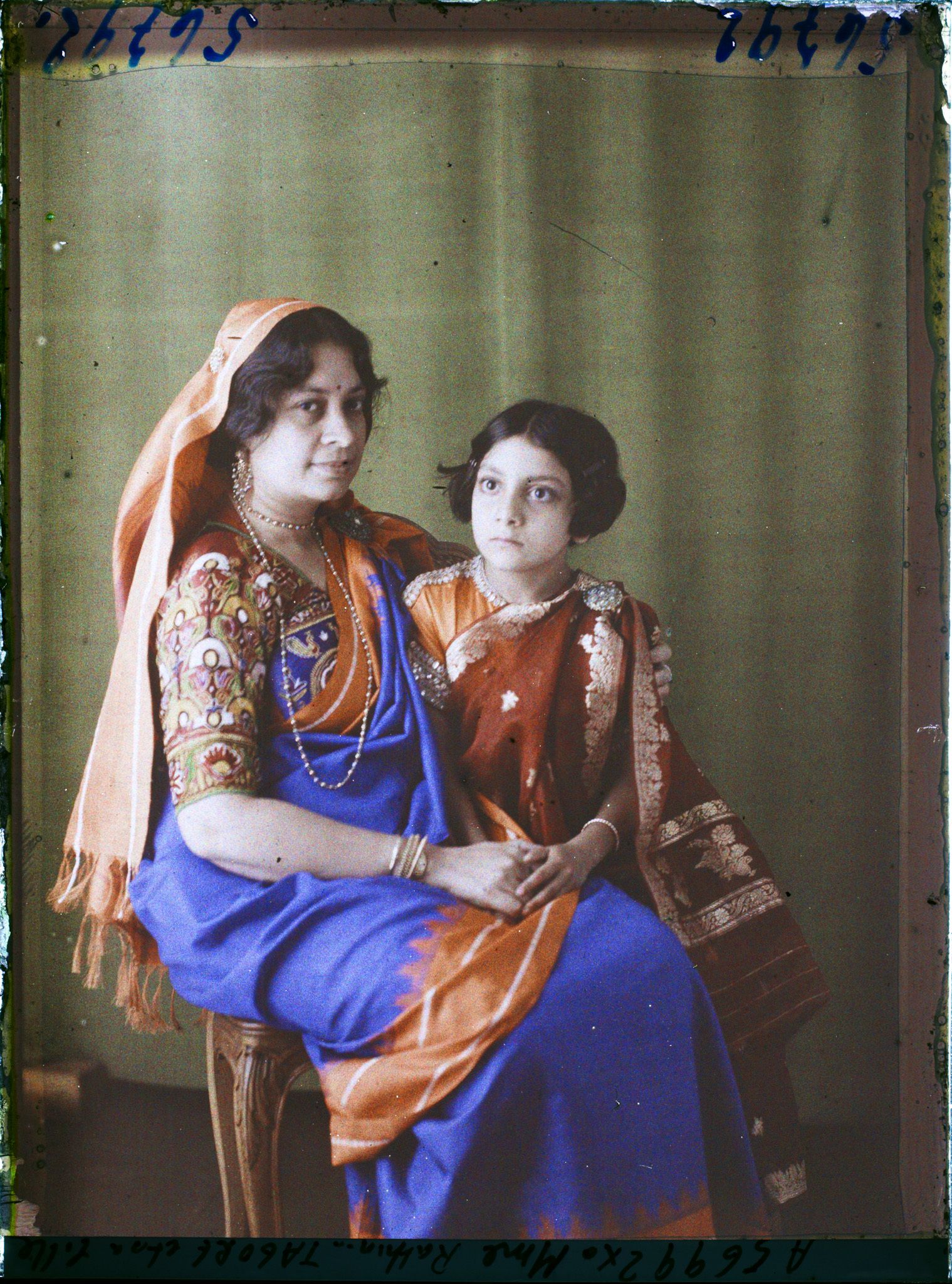 Image représentant Pratima Tagore  et sa fille Nandini