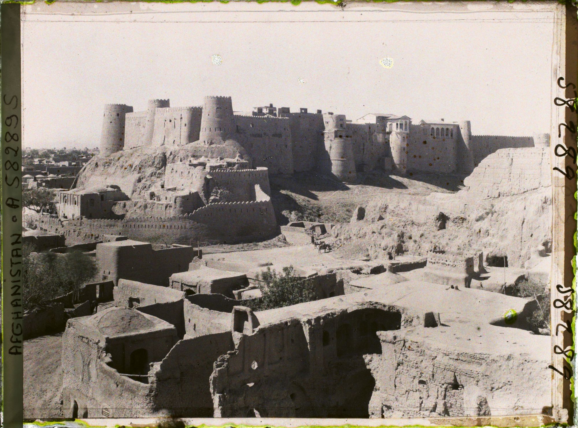 Image représentant Le château royal d'Ikhtiyâr-Ad-Dîn (la citadelle)