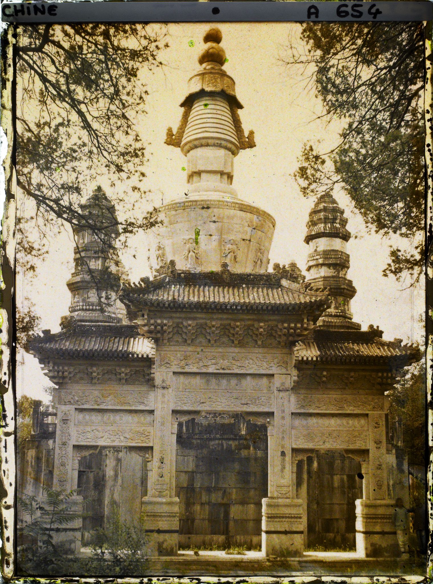 Image représentant Xihuangsi (" temple Jaune de l'Ouest "), axe ouest, sur la cour de la pagode
