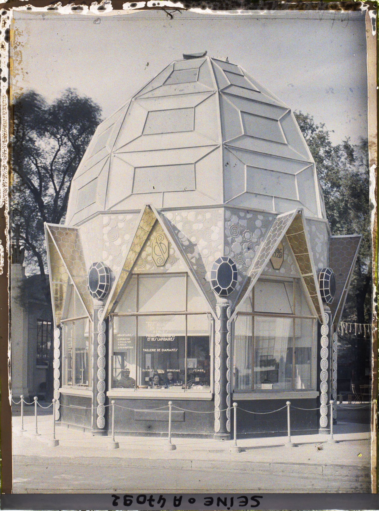 Image représentant L'Exposition des arts décoratifs, Pavillon de la Chambre syndicale des diamantaires