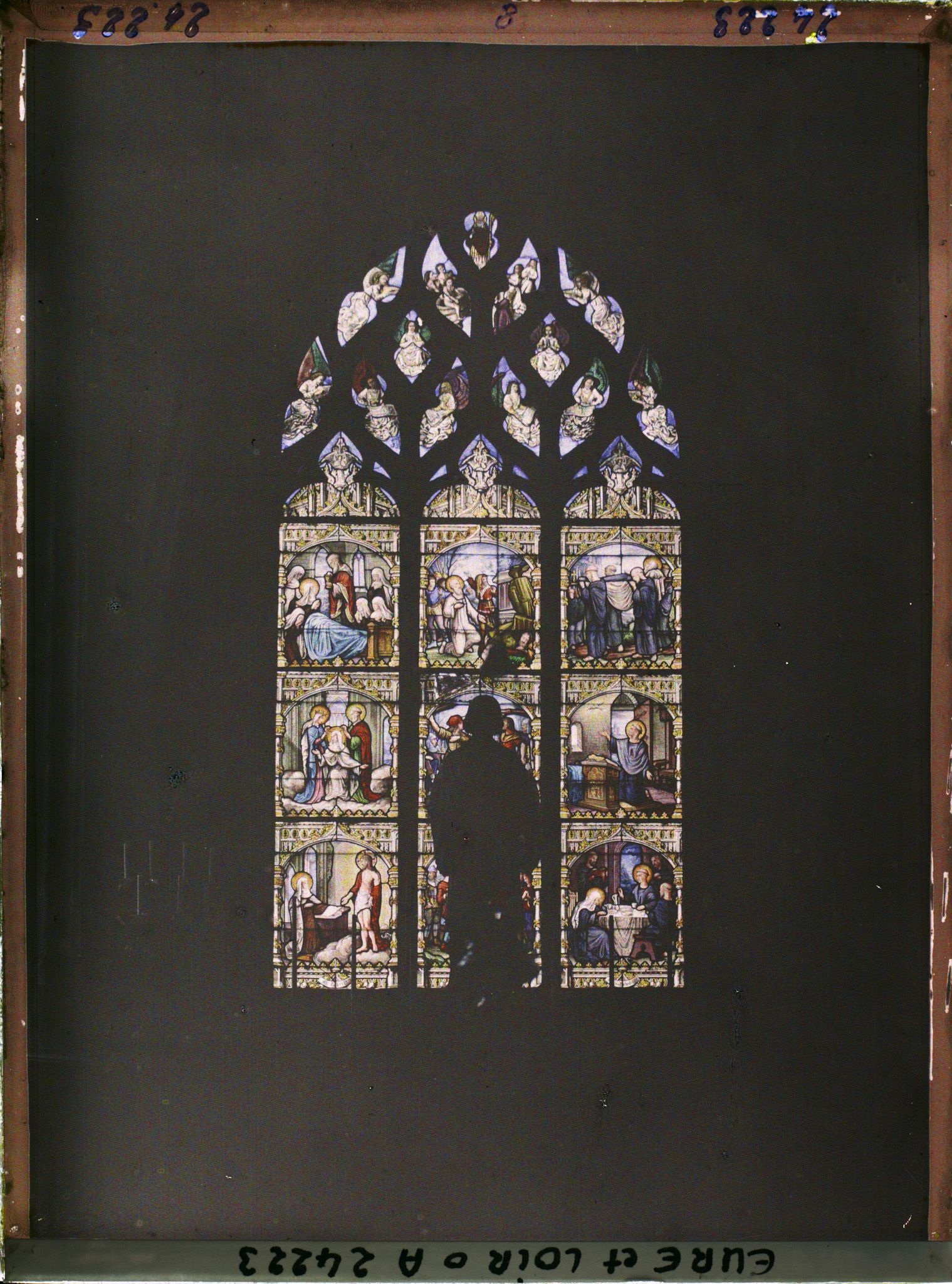 Image représentant Vitraux de la chapelle absidiale Sainte-Eve de l'église Saint-Pierre