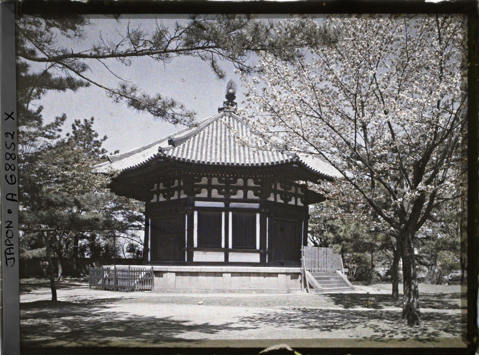 Image représentant Temple Kôfuku-ji : le Hokuen-dô, pavillon octogonal du nord
