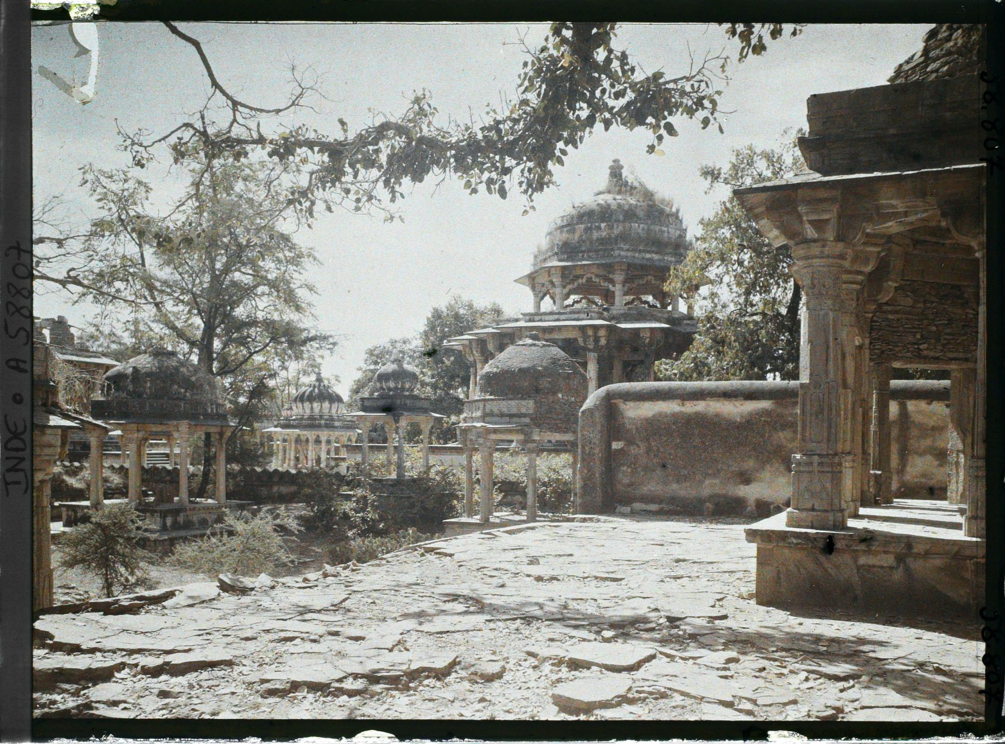Image représentant Chatris de la nécropole des maharanas du Mewar