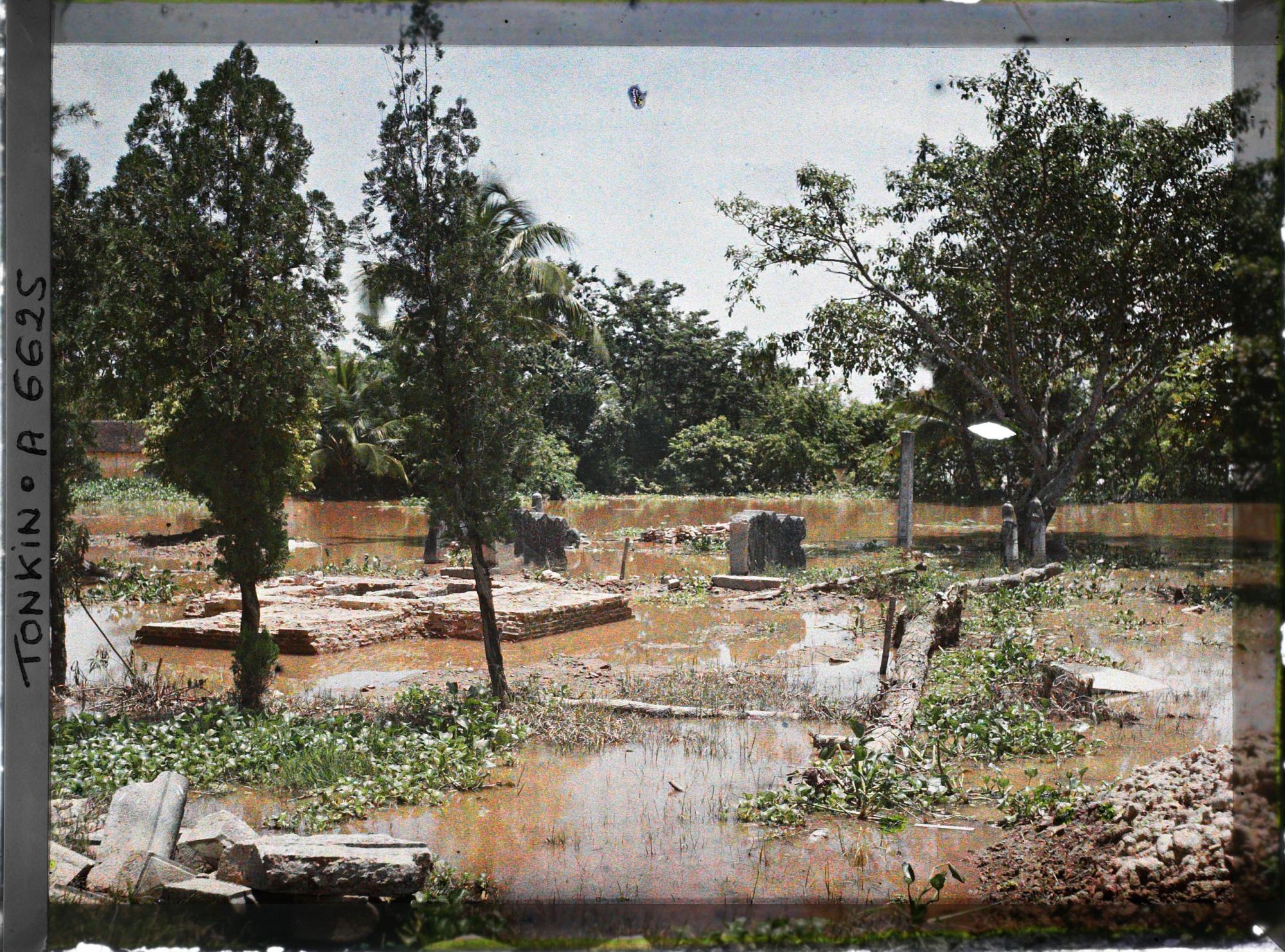 Image représentant La sépulture mandarinale pendant les inondations