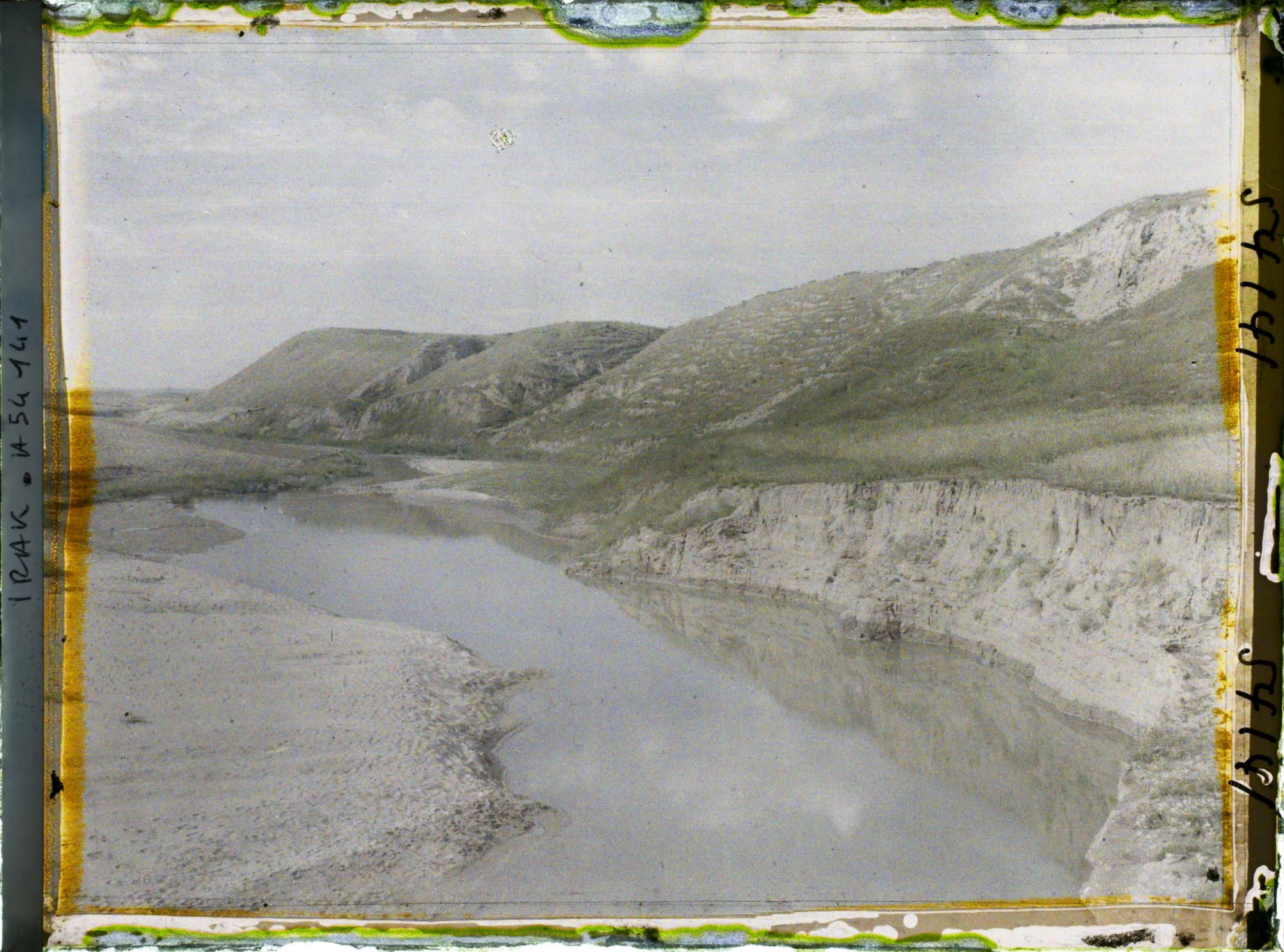 Image représentant Le tell (colline artificielle de ruines) de Kuyunjik