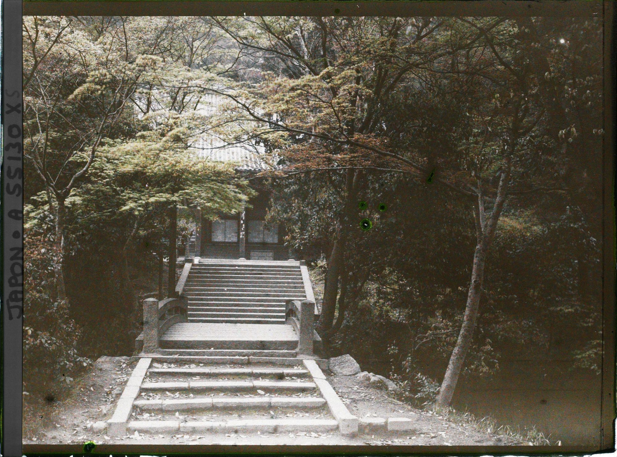 Image représentant Temple Eikan-dô Zenrin-ji : pont menant au Miei-dô (Daiden)