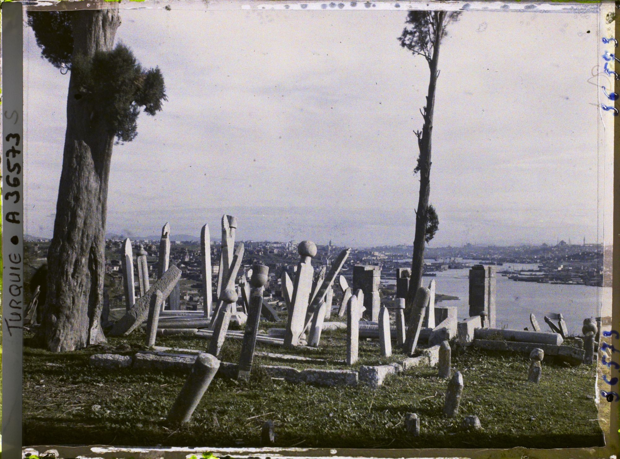 Image représentant La Corne d'Or, depuis le cimetière d'Eyüp