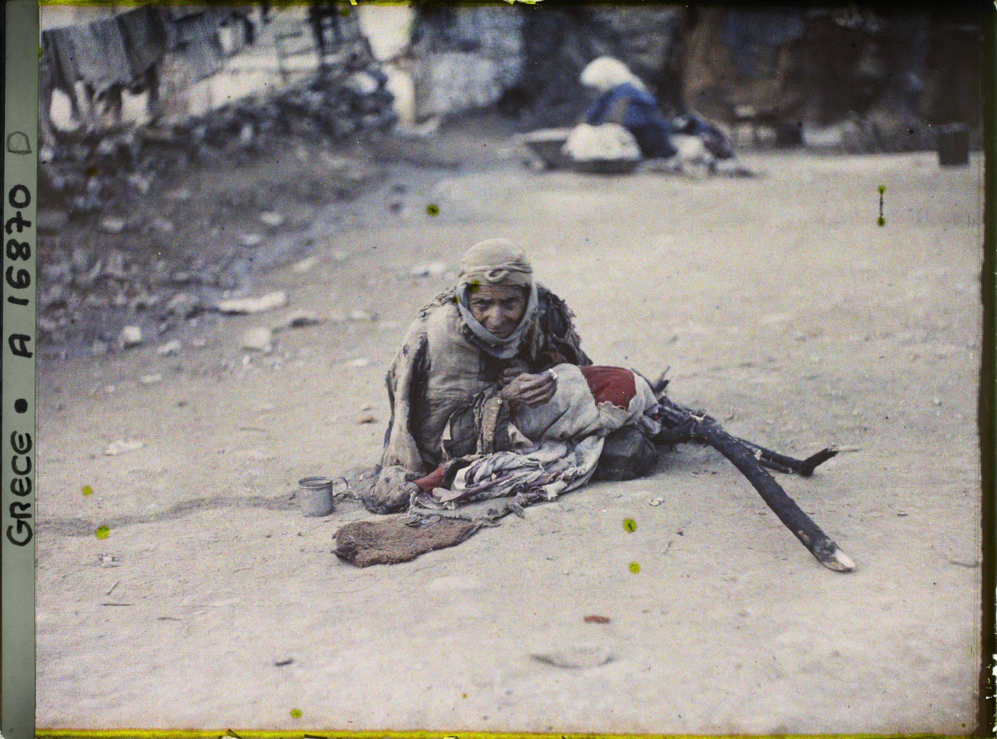 Image représentant Grèce, Salonique, Vieille mendiante Tzygane