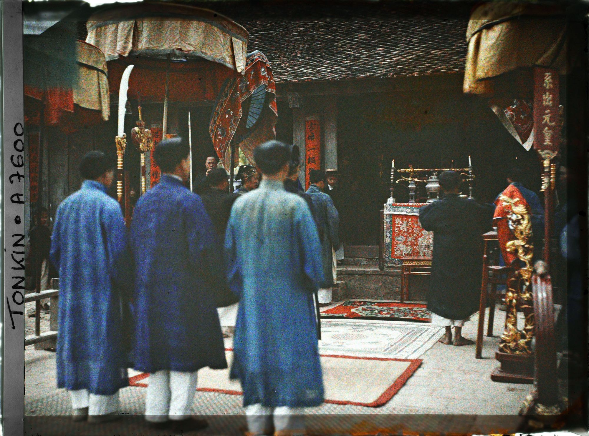 Image représentant Une célébration du rituel au temple Te ky-phuc, lors d'une cérémonie pour demander le bonheur