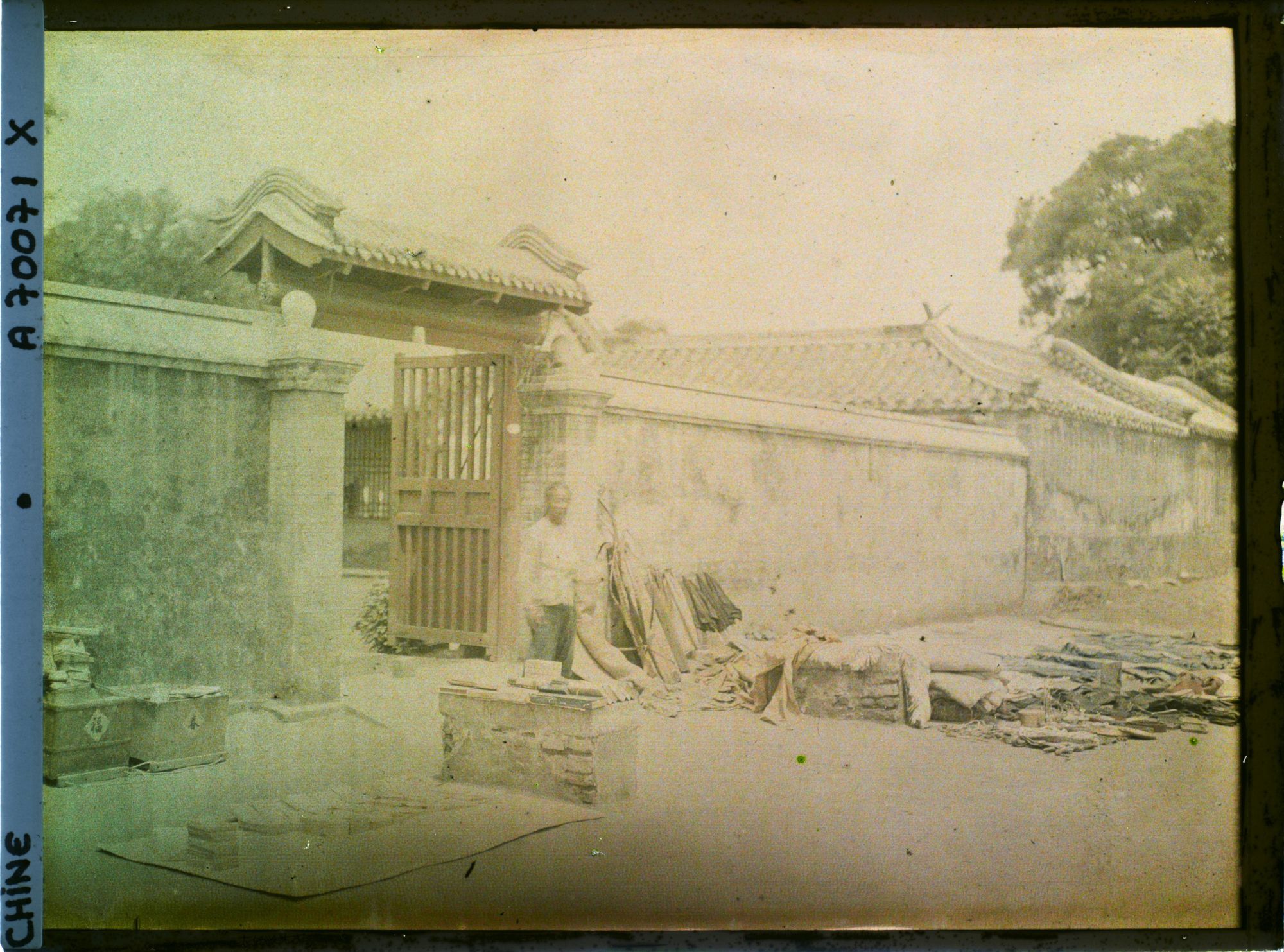 Image représentant Peut-être devant une auberge ou une guilde