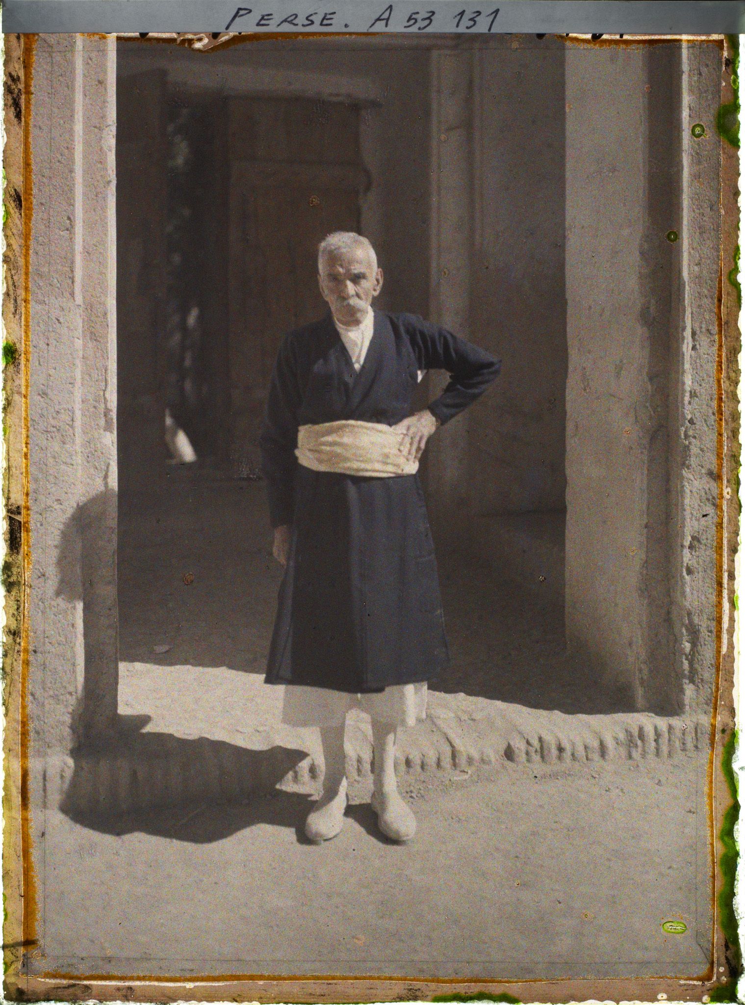 Image représentant Vieil arménien en costume