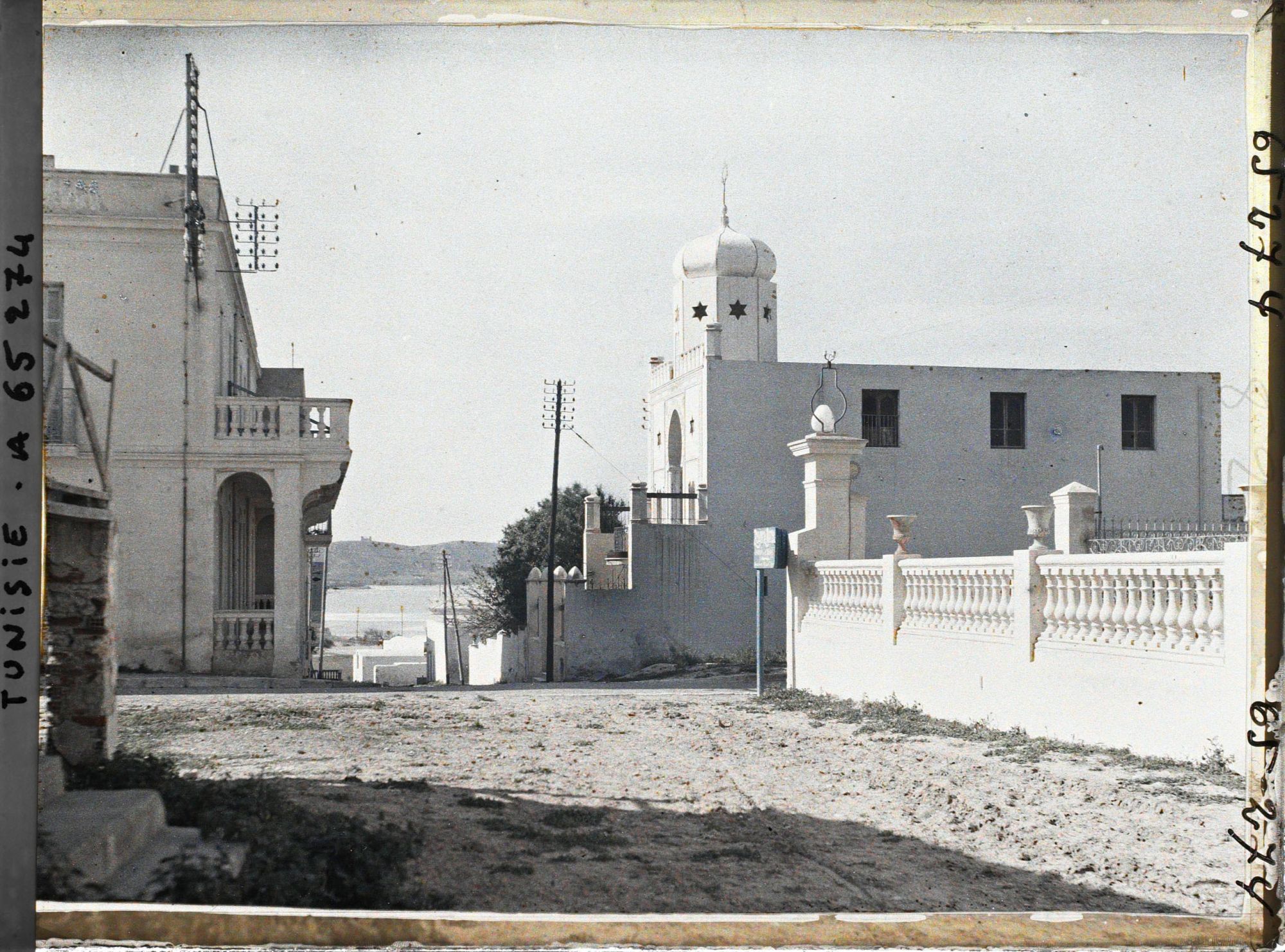 Image représentant Une rue menant à la synagogue