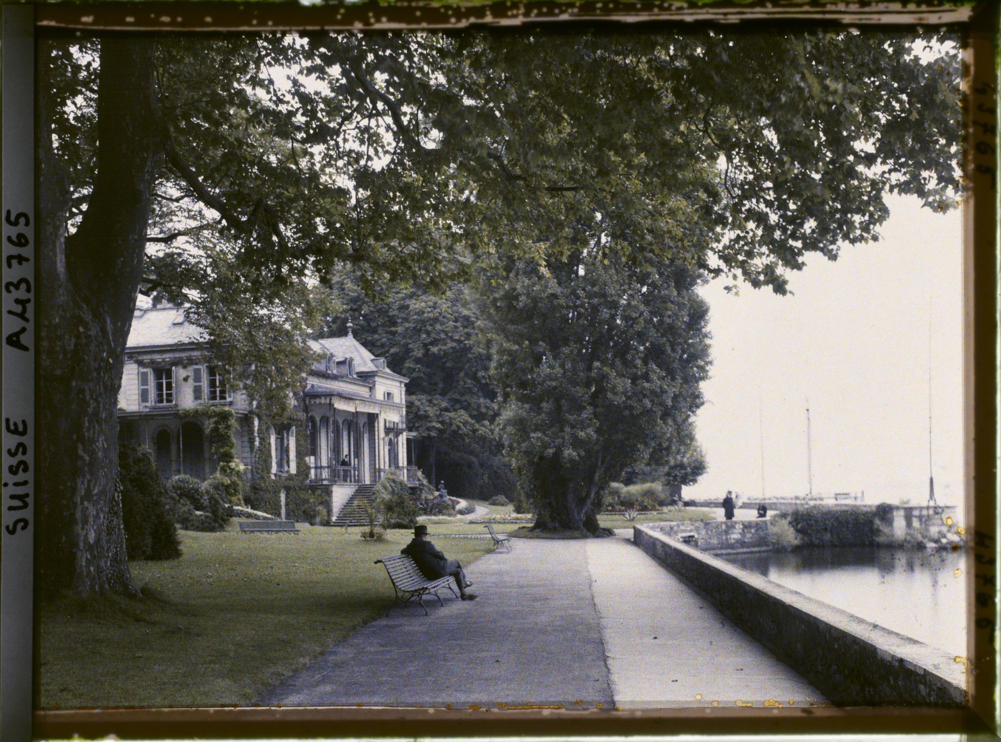 Image représentant La villa Mon Repos (Musée d'ethnographie de Genève) au bord du Léman