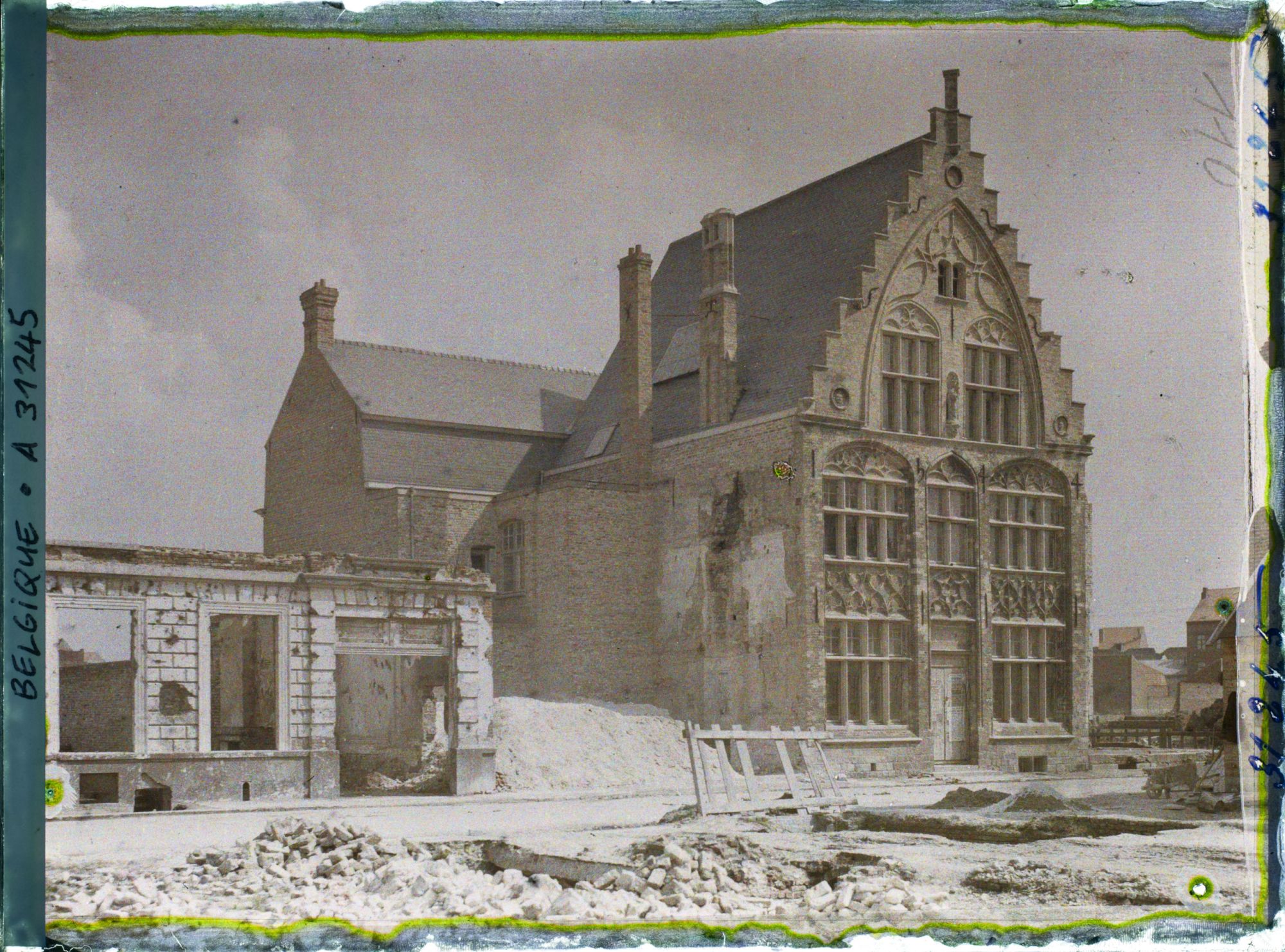 Image représentant Belgique, Ypres, La Maison Biebuygk reconstruite