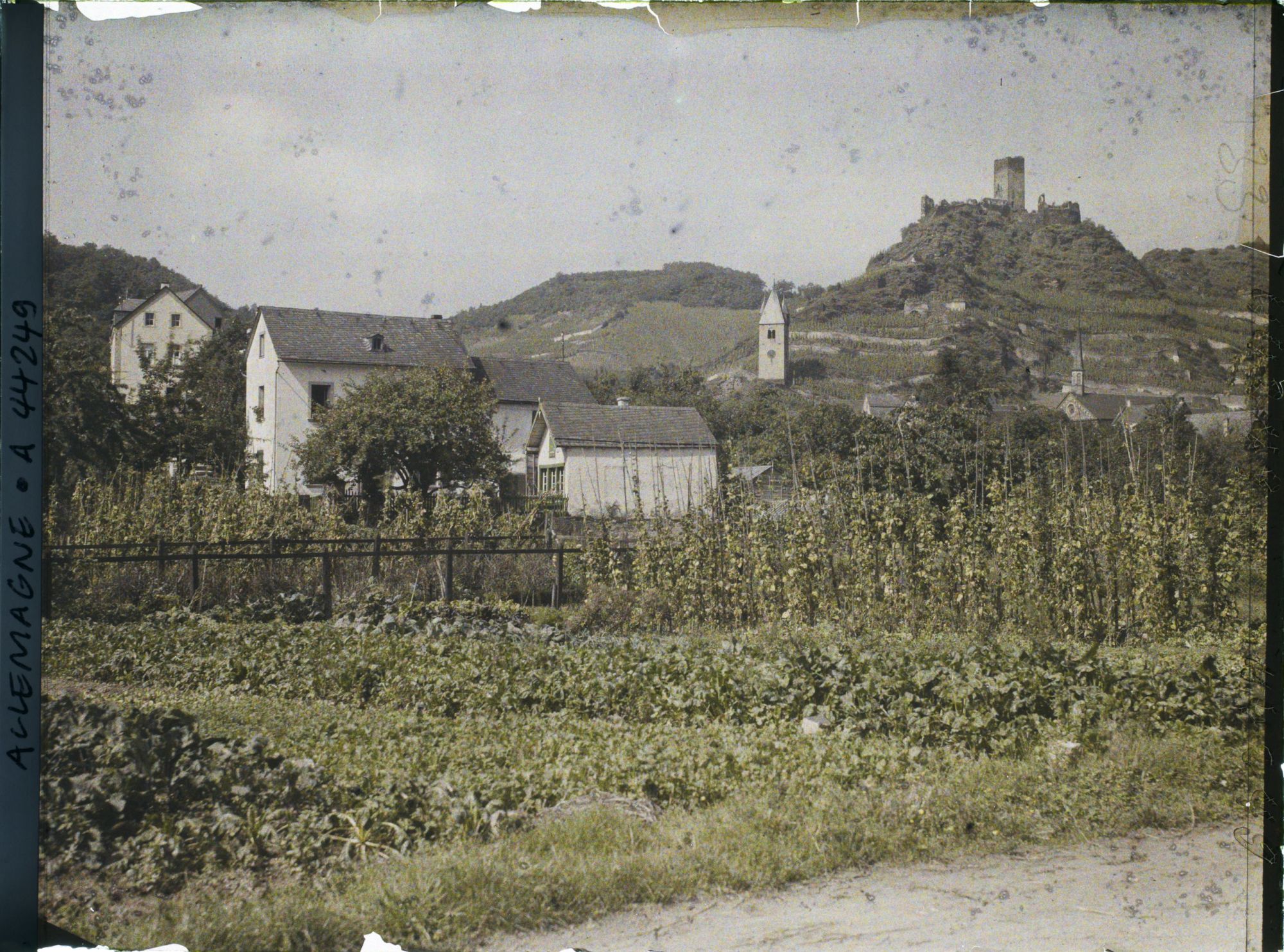 Image représentant Allemagne, Cobern (Moselle), Une vue de Cobern vers le Niederburg
