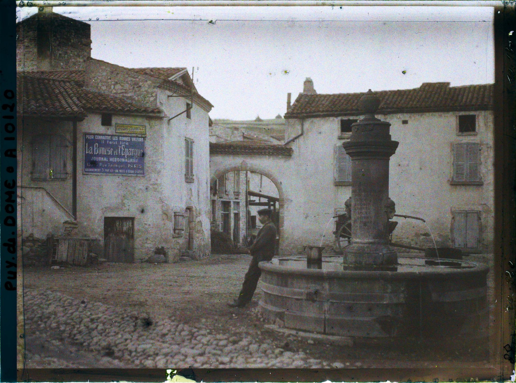 Image représentant France, Sauvagnat, Une place du Village