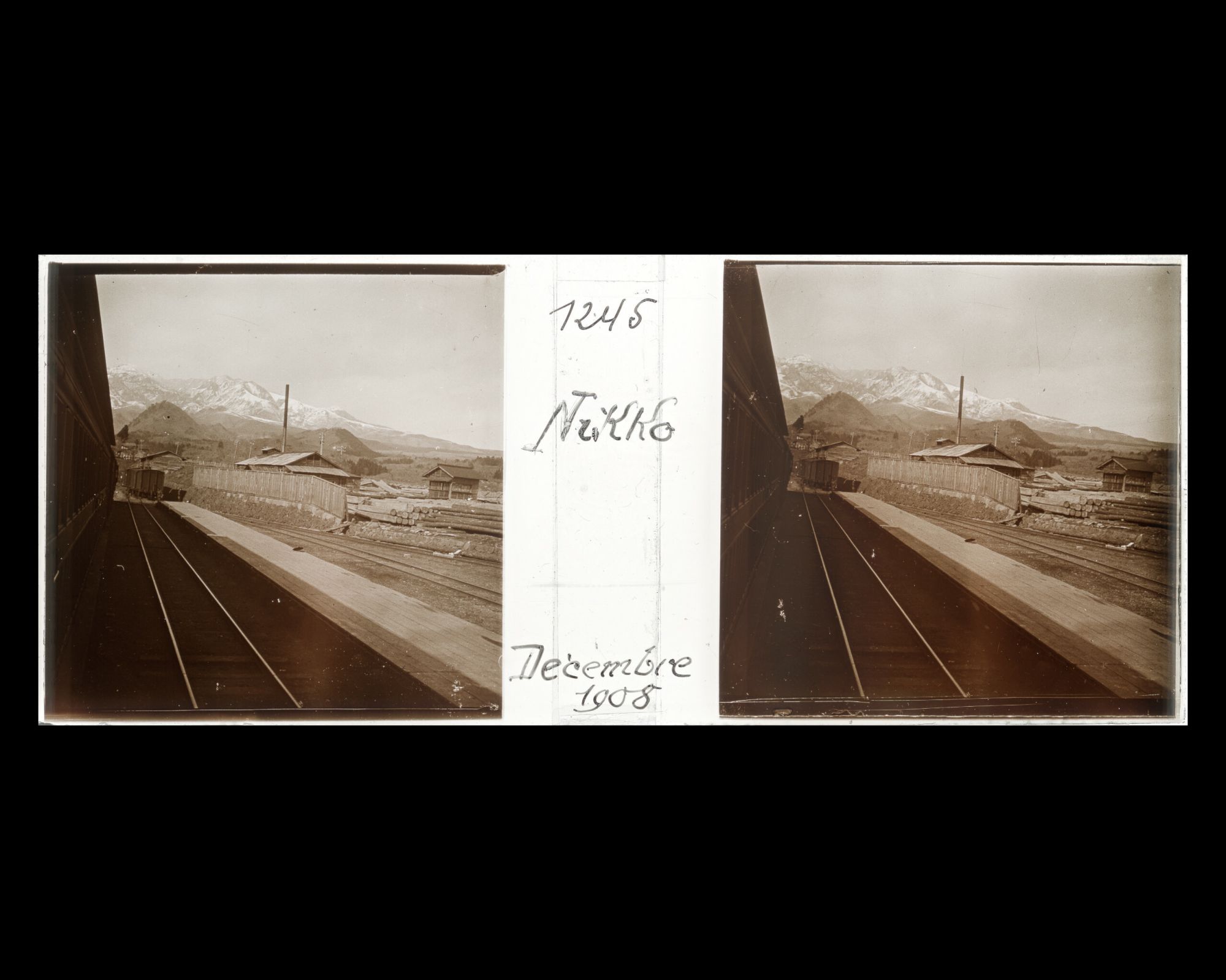 Image représentant Le train à l'arrêt dans la gare