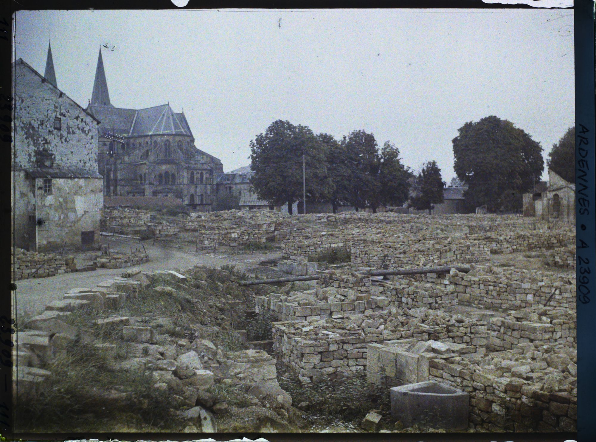 Image représentant Vue de l'abbatiale Notre-Dame
