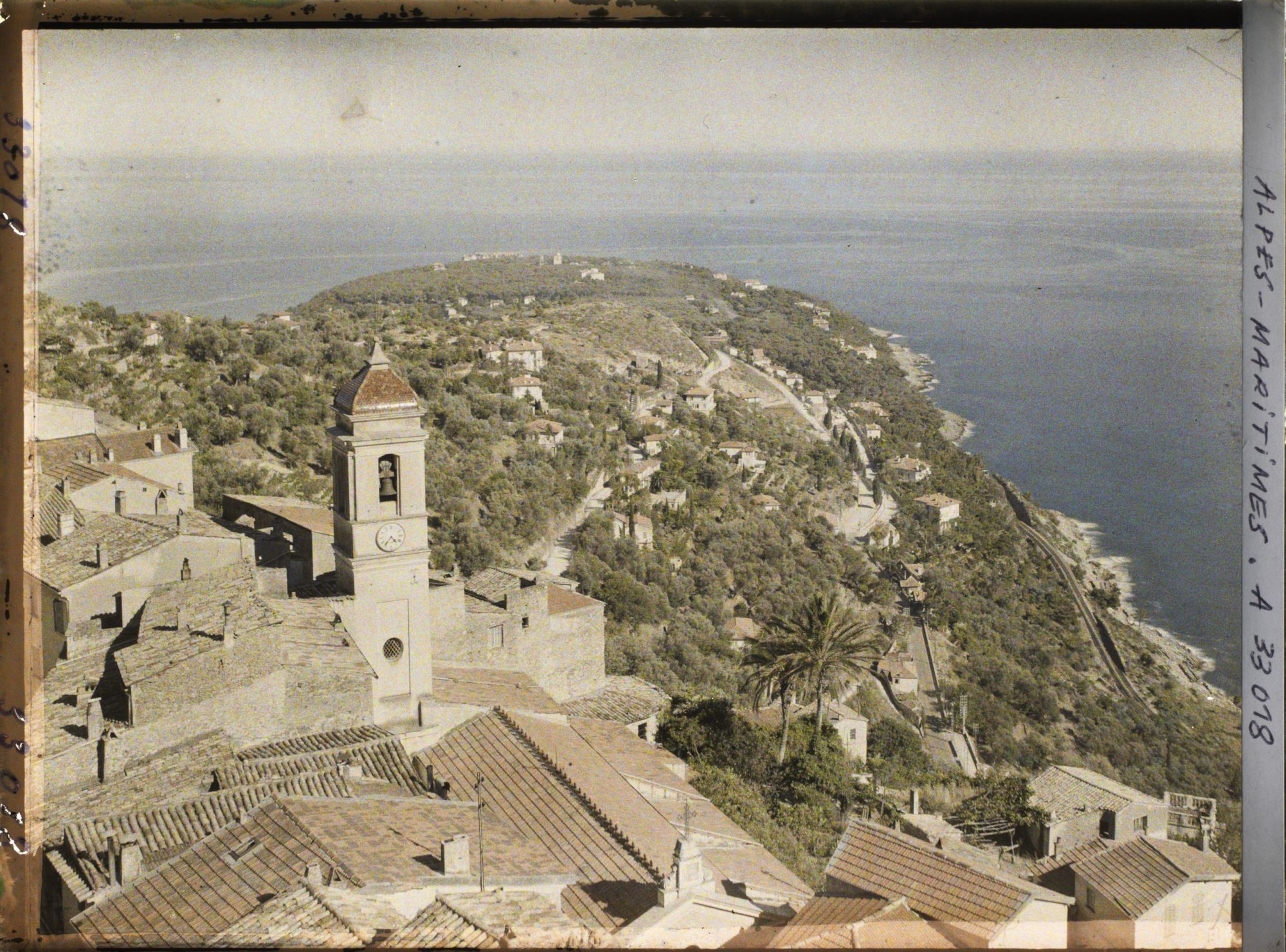 Image représentant Vue panoramique du cap Martin depuis le village de Roquebrune