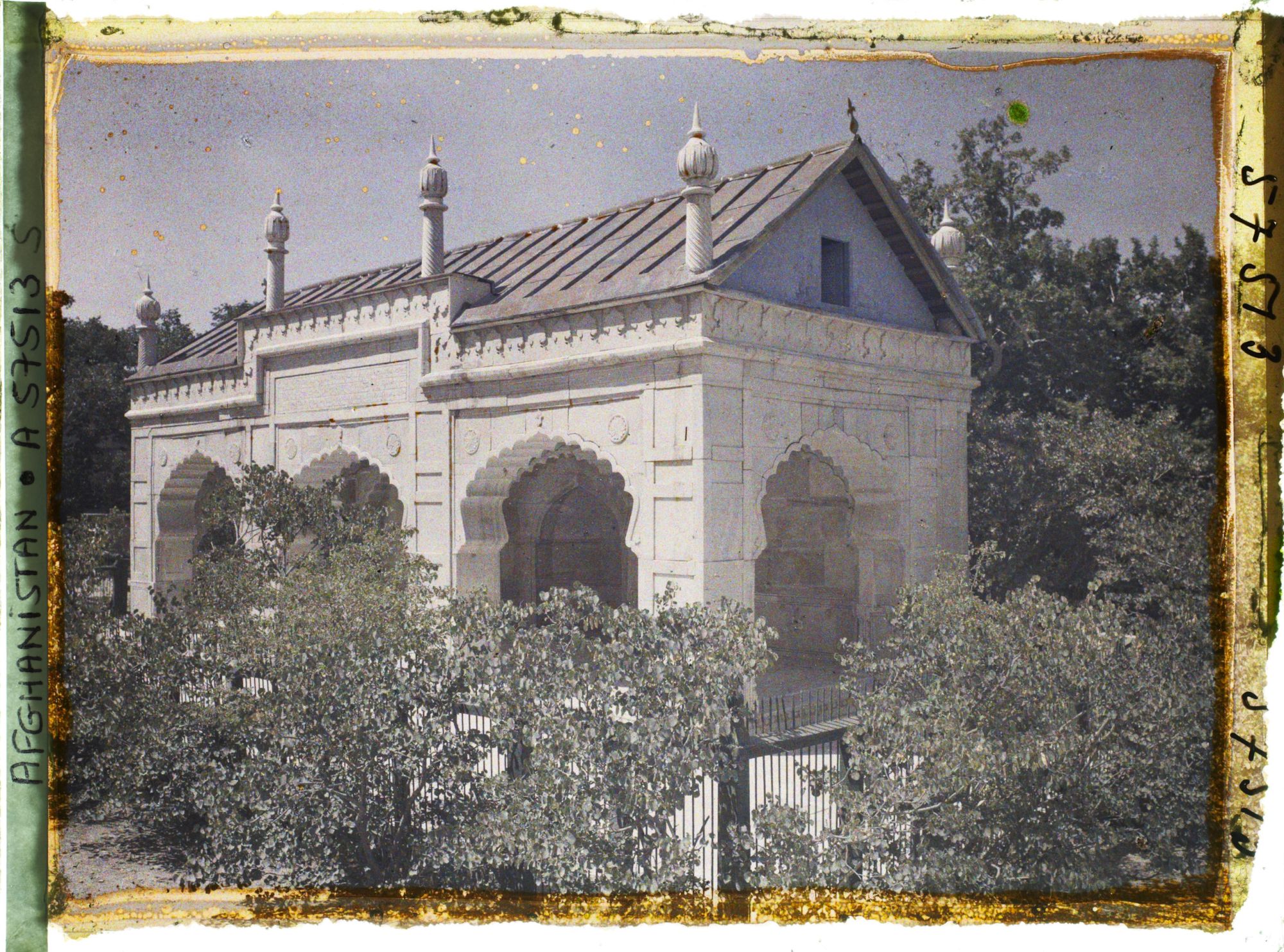 Image représentant Bagh-i-Babour (Jardins de Babour). La mosquée de Chah Djahan