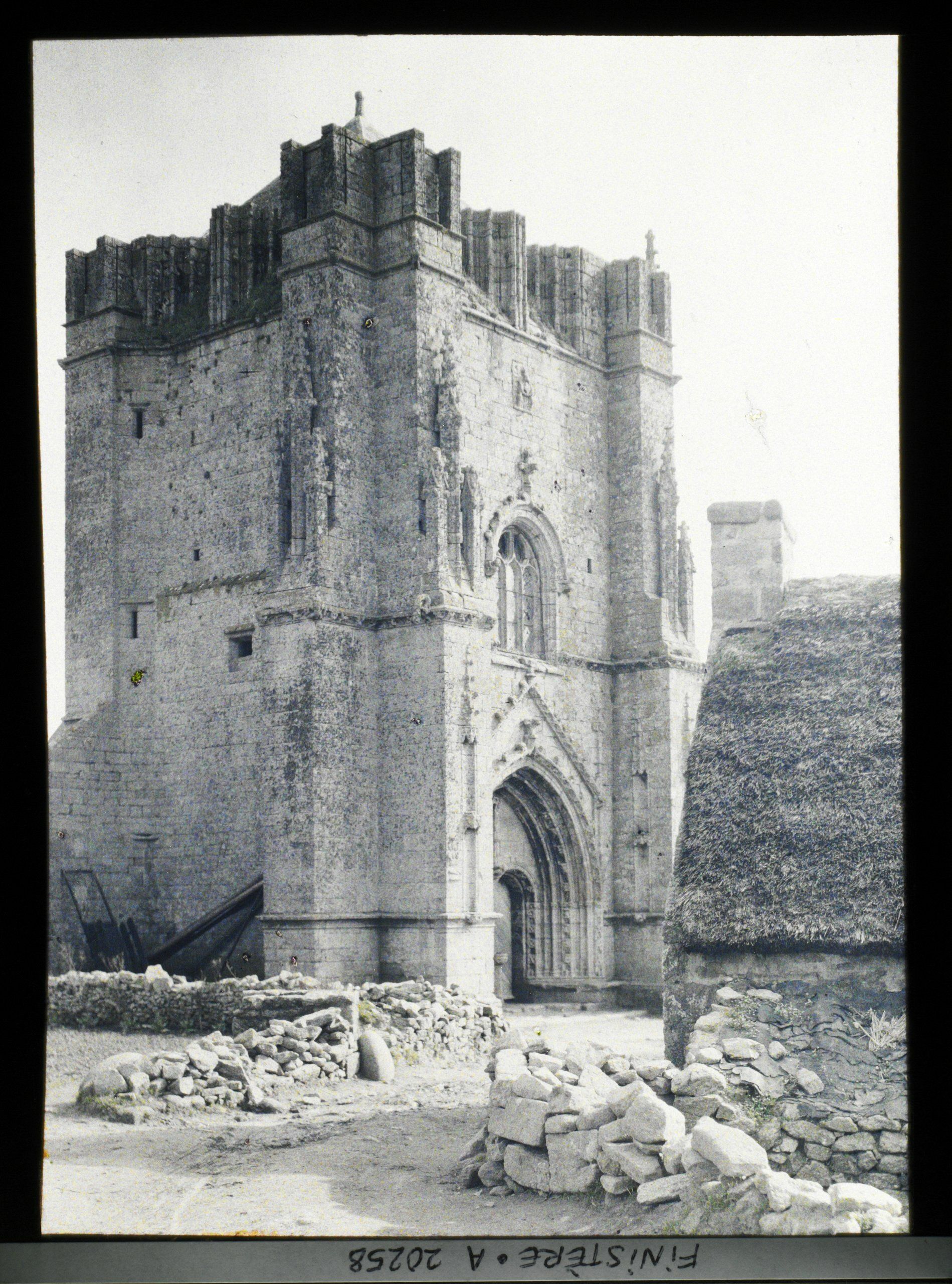 Image représentant Eglise Saint-Guénolé dite Tour Carrée