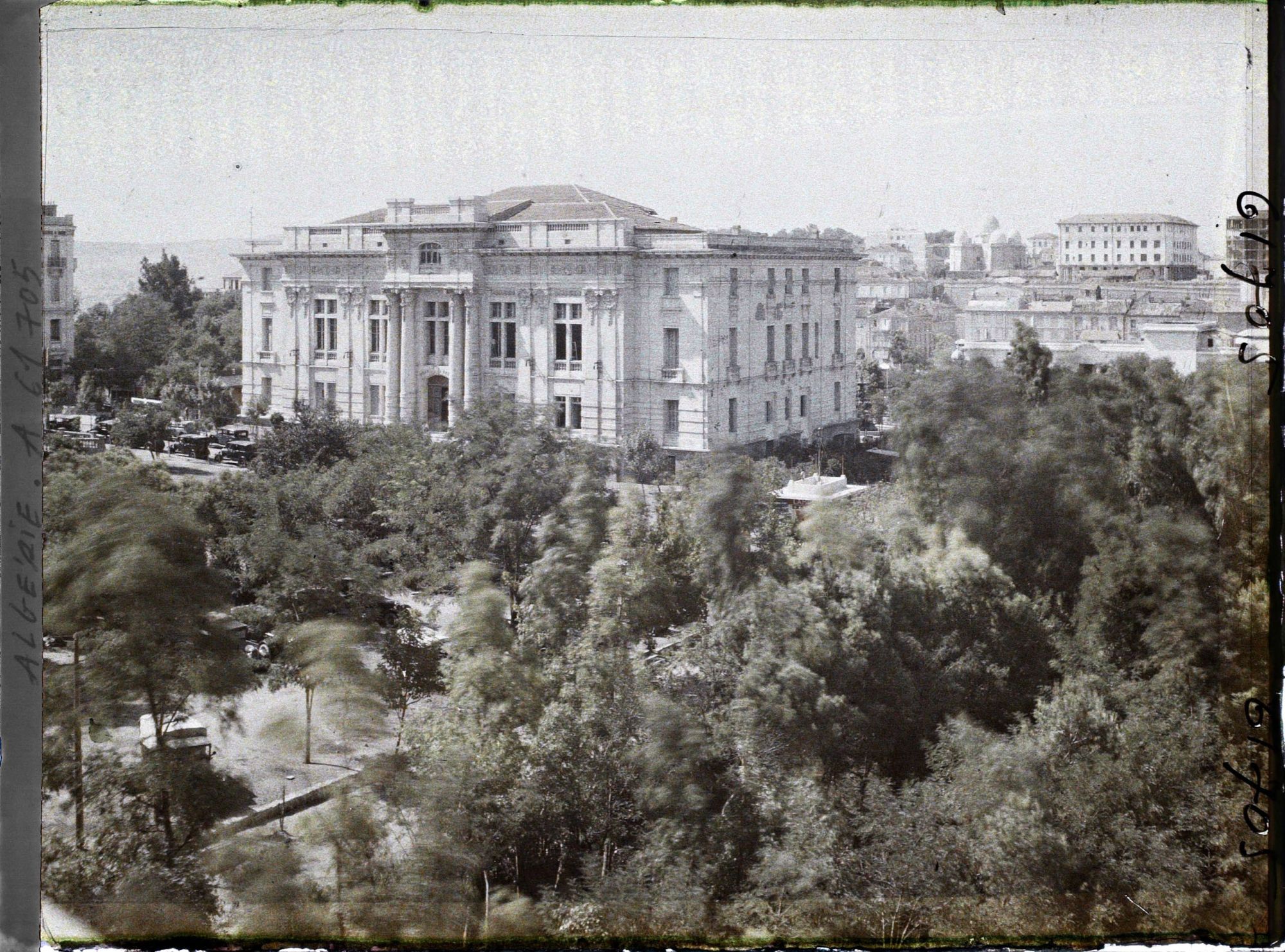 Image représentant Le palais de justice place de la Brèche