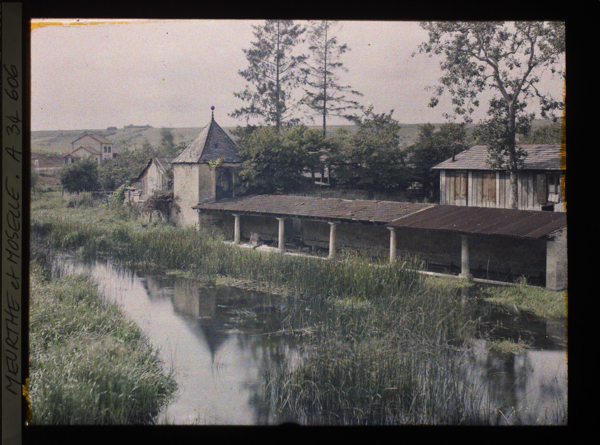 Image représentant France, Thiaucourt, Vieux lavoir sur le Rupt de Mad