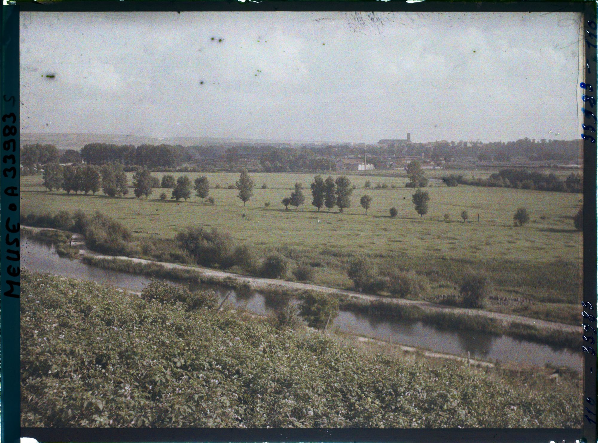 Image représentant France, Verdun, La Ville vue de la route de Bras vers le Sud Est