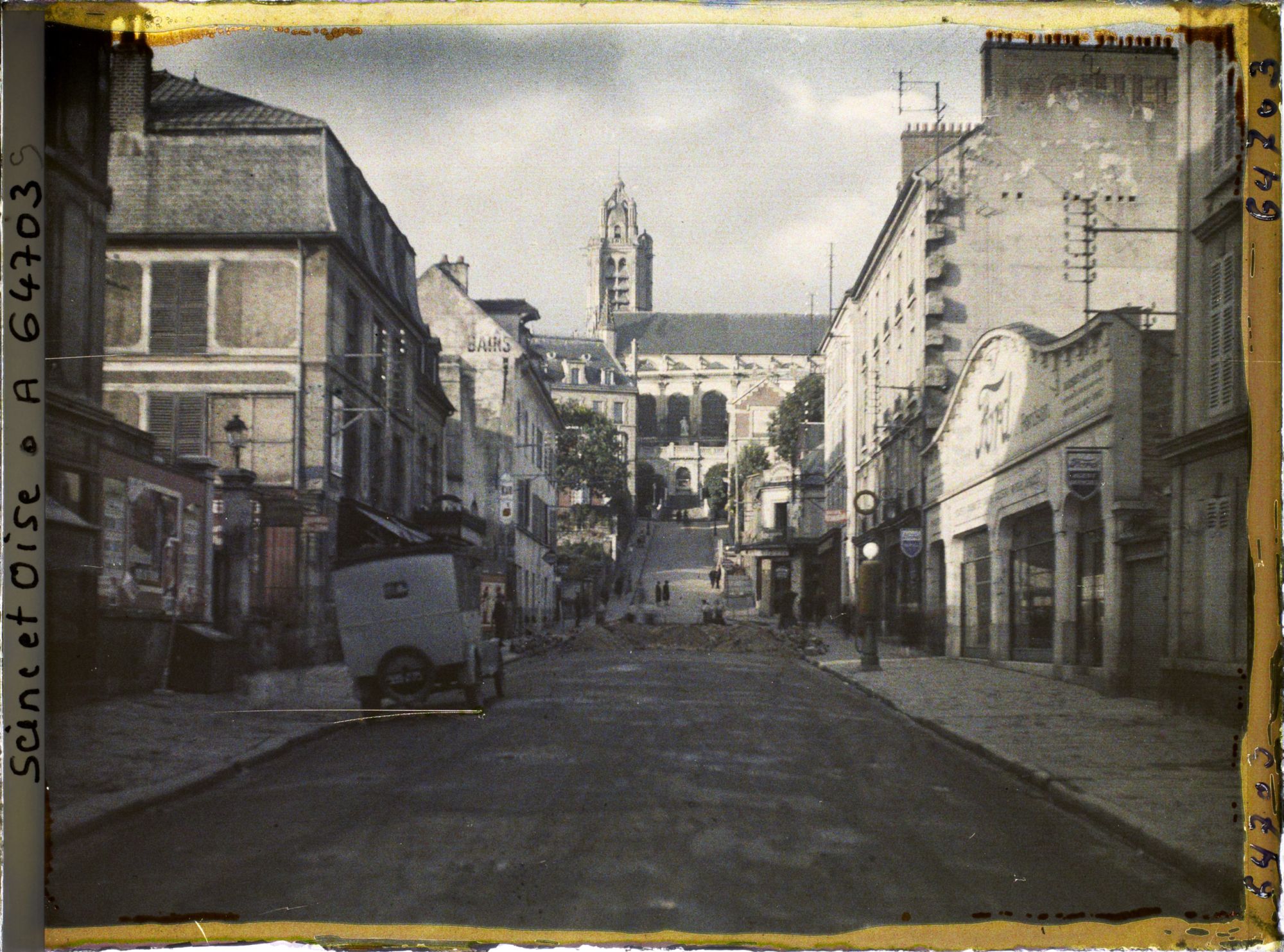 Image représentant Ile de France, Pontoise, Rue principale, le soir après un orage (Effet de soleil couchant)