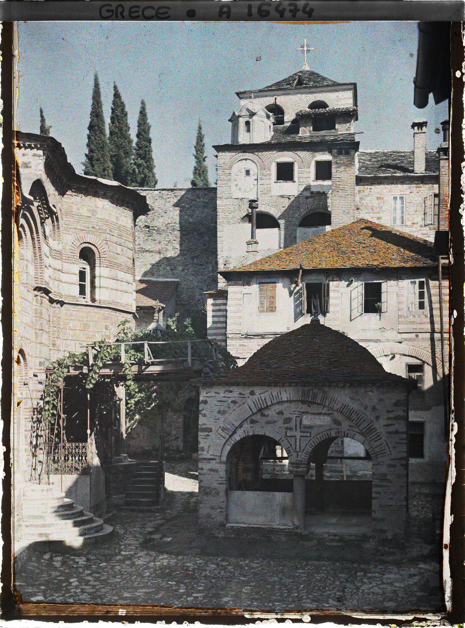 Image représentant Turquie, Hilendar, Cour intérieure du monastère