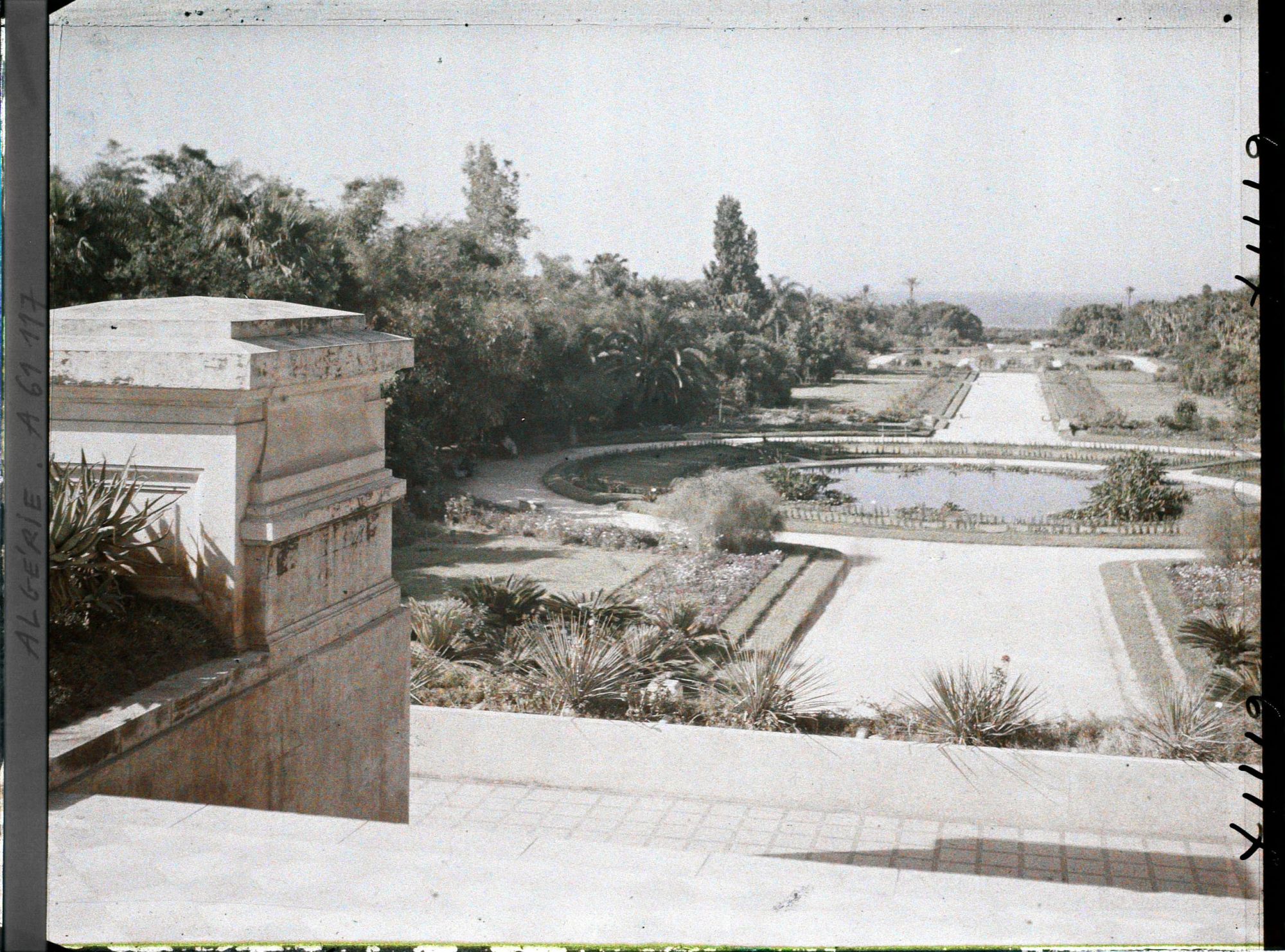 Image représentant Le jardin Français dans le jardin d'Essais