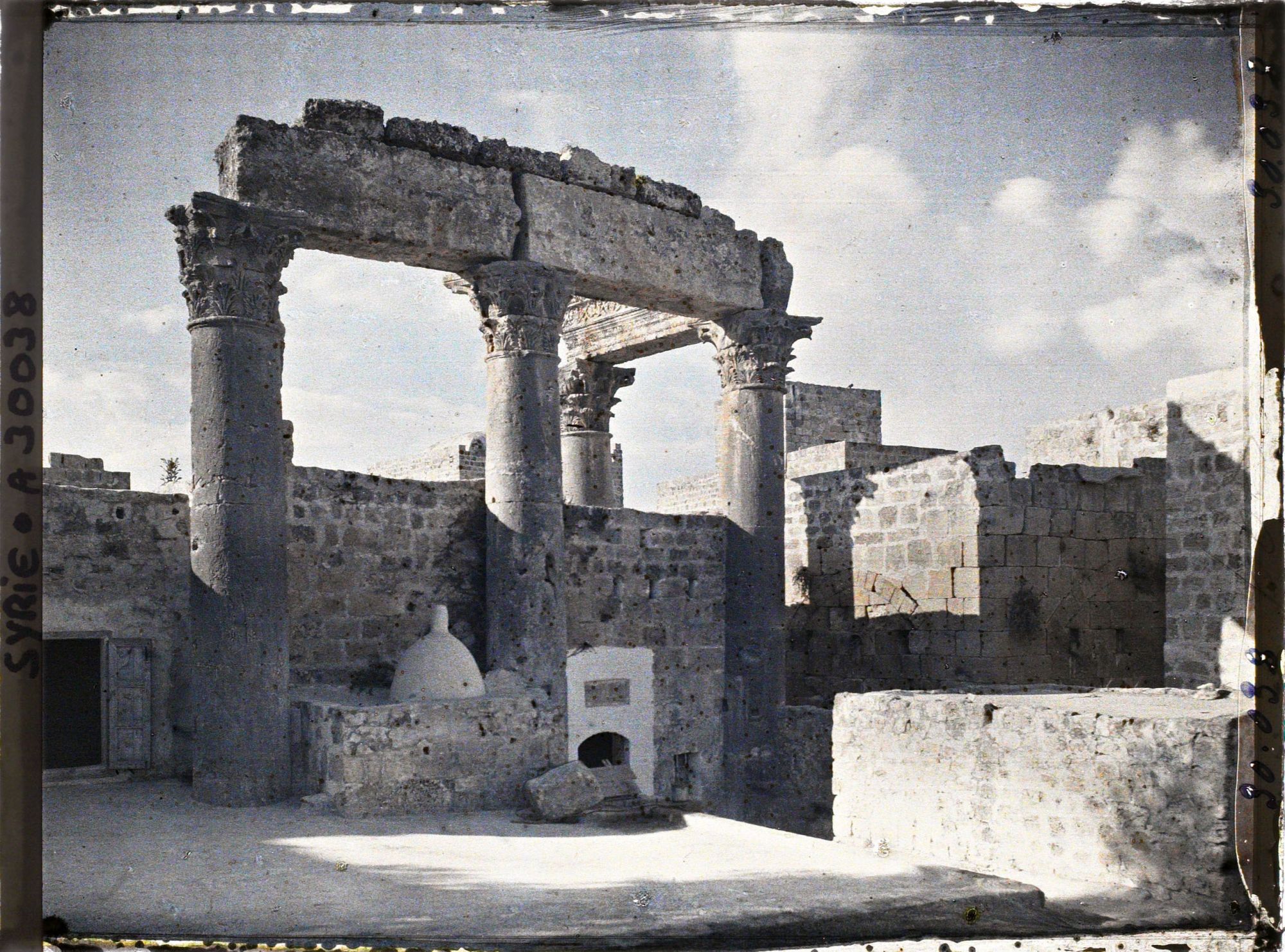 Image représentant Colonnade romaine dite de Bacchus