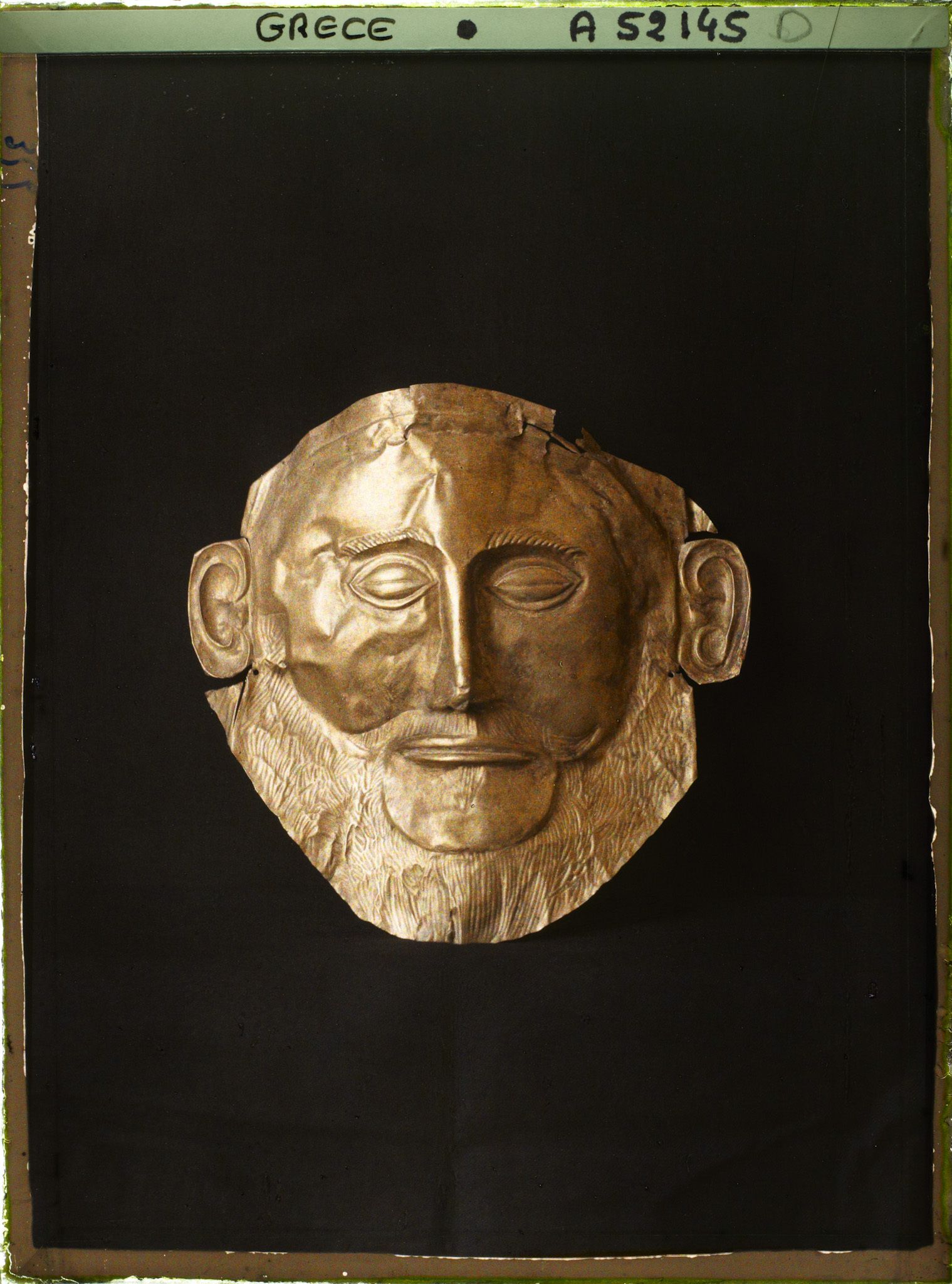Image représentant Masque funéraire en or d'un roi de Mycènes : "masque dit d'Agamemnon"