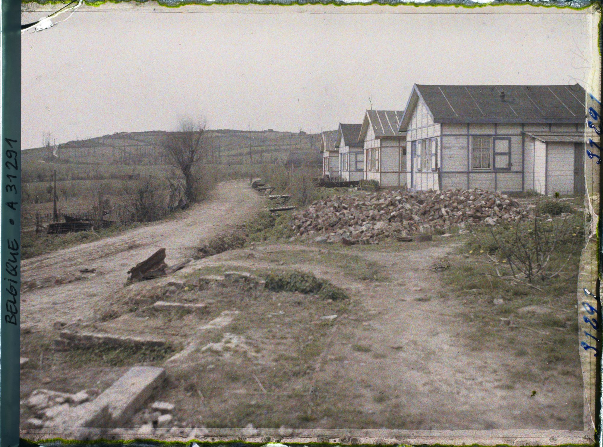 Image représentant Belgique, Locre, Mont Rouge et maisons provisoires du Village