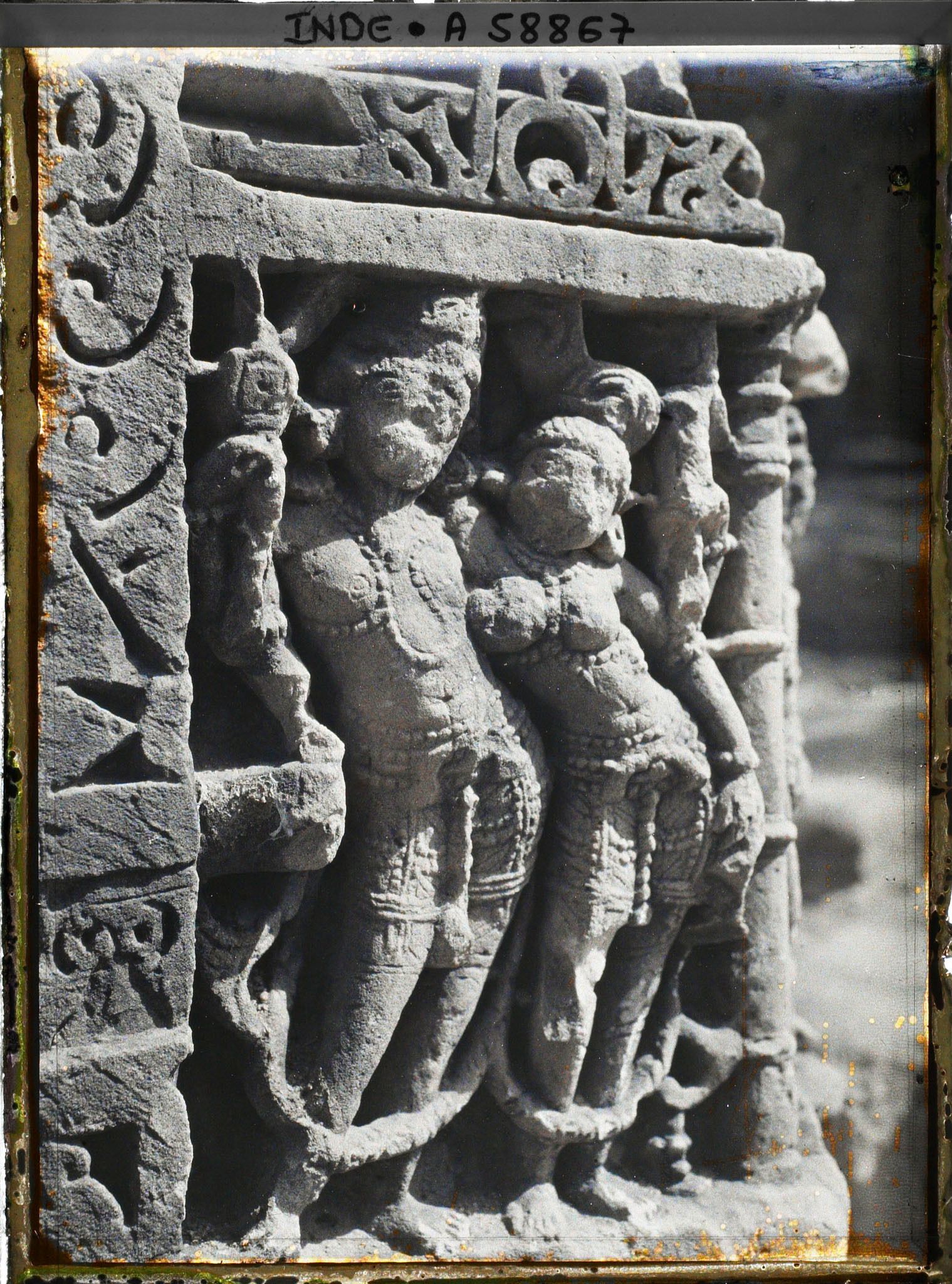 Image représentant Détail du décor sculpté du temple jaïn de Bhagawan Mahavira